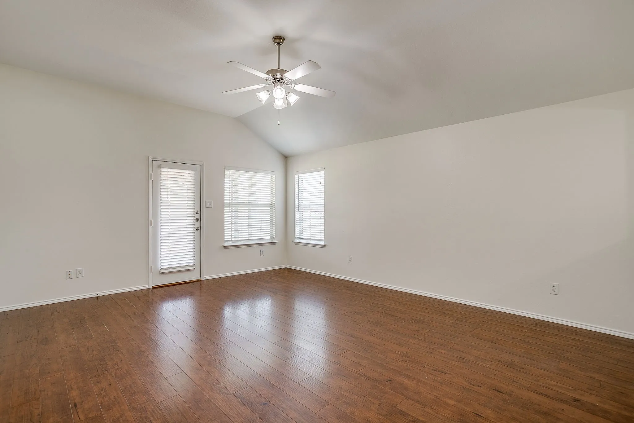 Single Family Residence For Rent in Tarrant County , 6220 Granite Creek Drive, Fort Worth, Texas 76179, 4 Bedroom, 2 Bathroom, 2 Garage spaces, 2,096 Sqft, built in 2008, mls#21406752, Real Estate Agent in Fort Worth, Homes For Rent in Tarrant county, Homes For Rent in Fort Worth, Realtor in Fort Worth Texas, Real Estate Brokerage Independent Realty Texas, Luminita Cordes Realtor