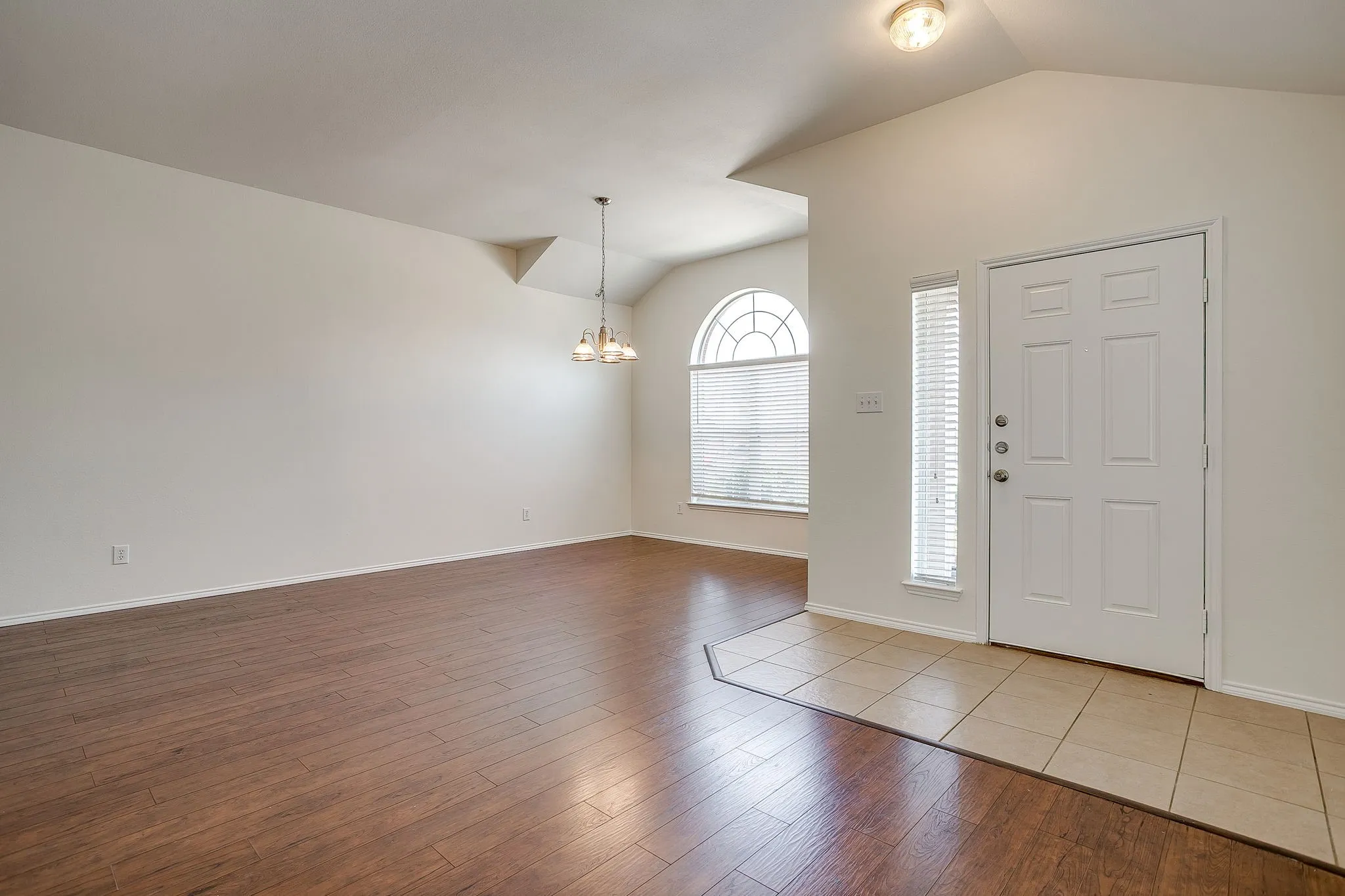 Single Family Residence For Rent in Tarrant County , 6220 Granite Creek Drive, Fort Worth, Texas 76179, 4 Bedroom, 2 Bathroom, 2 Garage spaces, 2,096 Sqft, built in 2008, mls#21406752, Real Estate Agent in Fort Worth, Homes For Rent in Tarrant county, Homes For Rent in Fort Worth, Realtor in Fort Worth Texas, Real Estate Brokerage Independent Realty Texas, Luminita Cordes Realtor