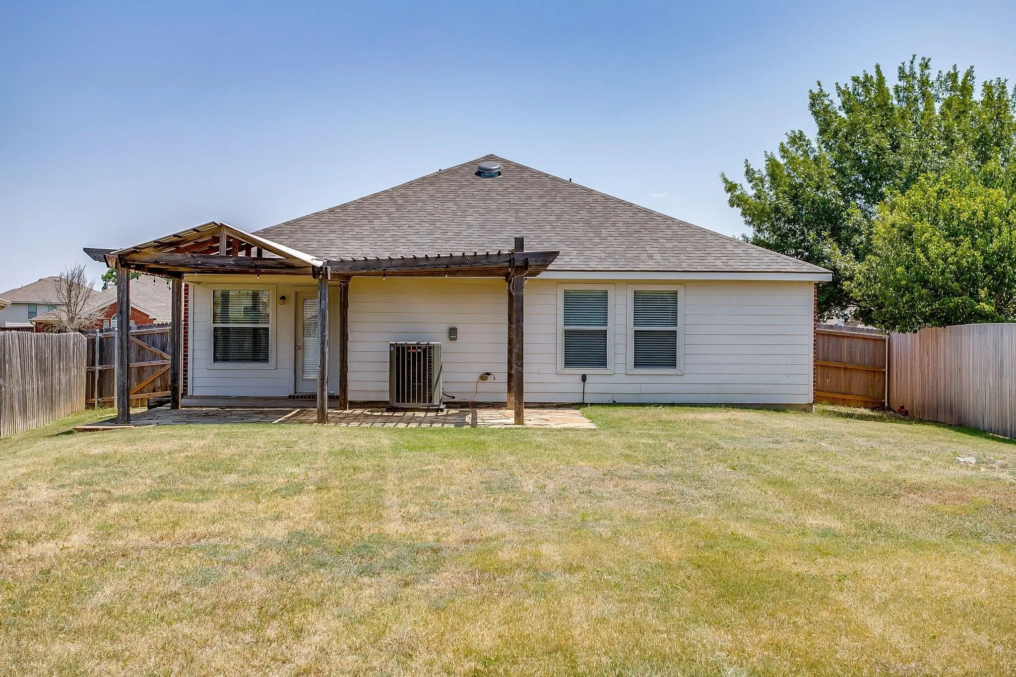Single Family Residence For Rent in Tarrant County , 6220 Granite Creek Drive, Fort Worth, Texas 76179, 4 Bedroom, 2 Bathroom, 2 Garage spaces, 2,096 Sqft, built in 2008, mls#21406752, Real Estate Agent in Fort Worth, Homes For Rent in Tarrant county, Homes For Rent in Fort Worth, Realtor in Fort Worth Texas, Real Estate Brokerage Independent Realty Texas, Luminita Cordes Realtor