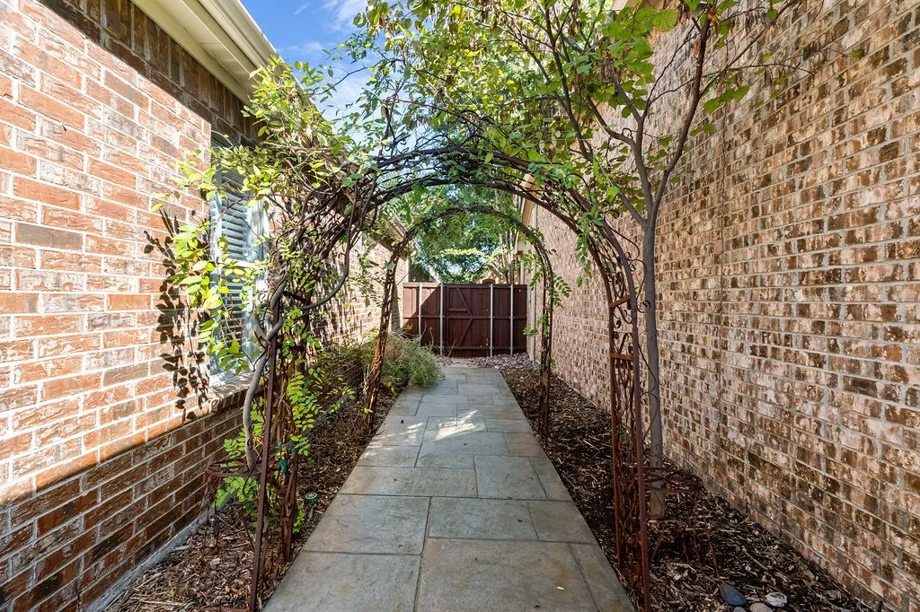 Single Family Residence For Rent in Collin County , 7577 Petersburgh Place, Frisco, Texas 75035, 3 Bedroom, 2 Bathroom, 2 Garage spaces, 1,956 Sqft, built in 2005, mls#21405766, Real Estate Agent in Frisco, Homes For Rent in Collin county, Homes For Rent in Frisco, Realtor in Frisco Texas, Real Estate Brokerage Independent Realty Texas, Luminita Cordes Realtor