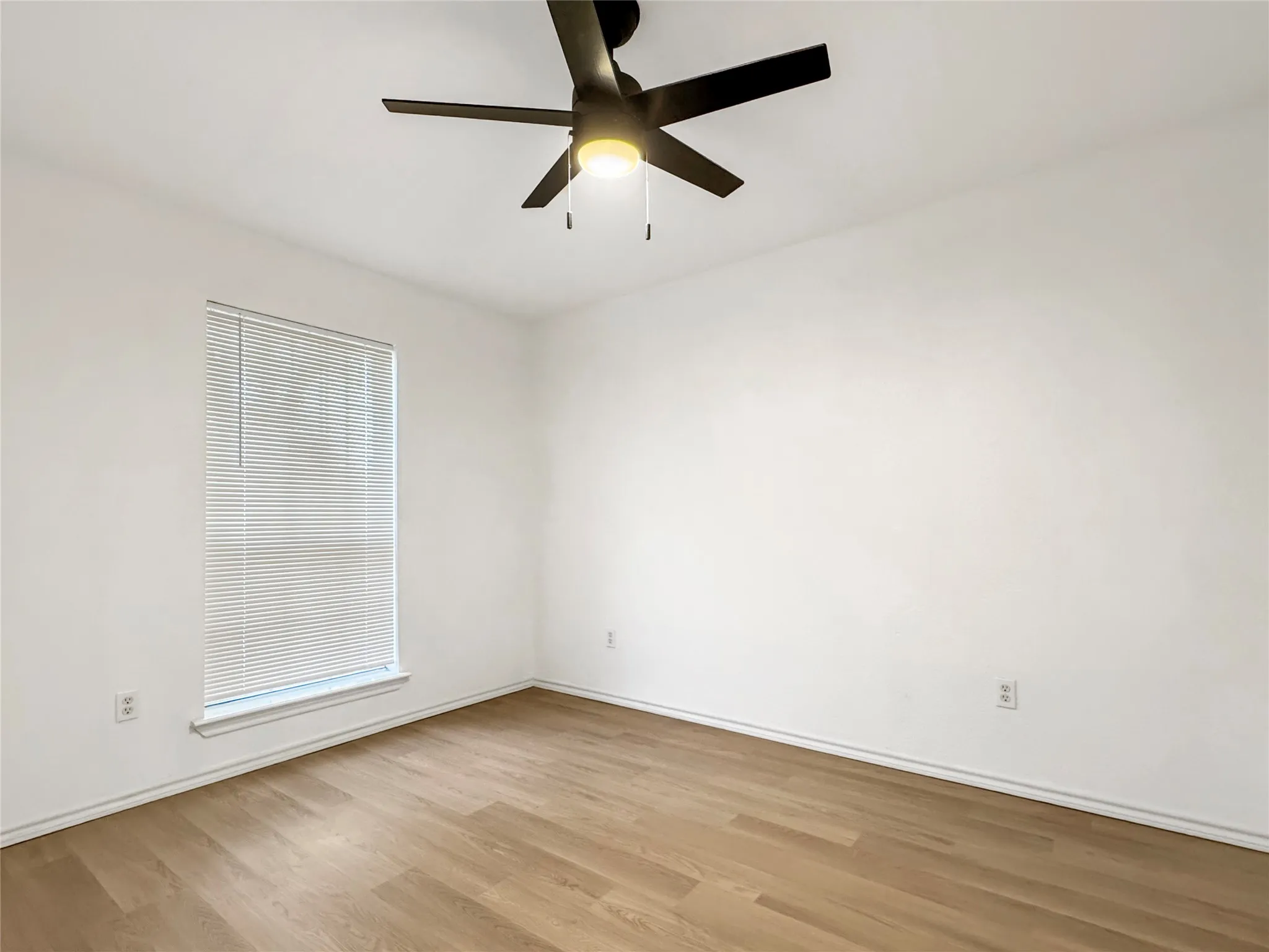 Single Family Residence For Sale in Dallas County , 2614 Macon Street, Dallas, Texas 75215, 3 Bedroom, 2 Bathroom, 1 Garage spaces, 1,275 Sqft, built in 2001, mls#21400278, Real Estate Agent in Dallas, Homes For Sale in Dallas county, Homes For Sale in Dallas, Realtor in Dallas Texas, Real Estate Brokerage Independent Realty Texas, Luminita Cordes Realtor