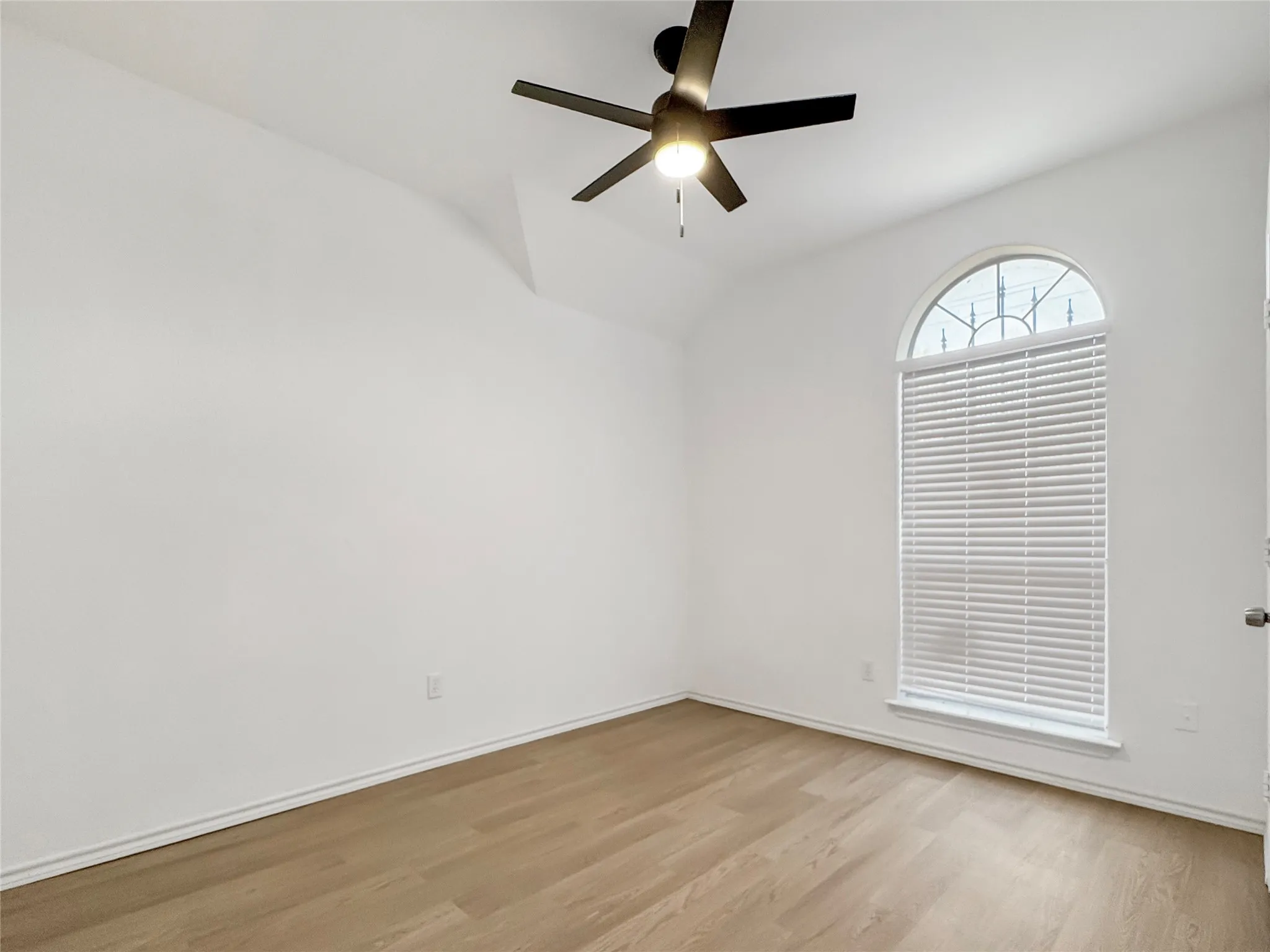 Single Family Residence For Sale in Dallas County , 2614 Macon Street, Dallas, Texas 75215, 3 Bedroom, 2 Bathroom, 1 Garage spaces, 1,275 Sqft, built in 2001, mls#21400278, Real Estate Agent in Dallas, Homes For Sale in Dallas county, Homes For Sale in Dallas, Realtor in Dallas Texas, Real Estate Brokerage Independent Realty Texas, Luminita Cordes Realtor