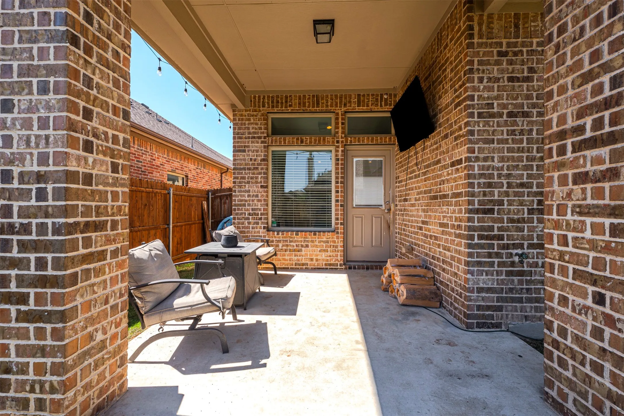 Single Family Residence For Sale in Tarrant County , 12848 Palancar Drive, Fort Worth, Texas 76244, 3 Bedroom, 2 Bathroom, 2 Garage spaces, 1,995 Sqft, built in 2016, mls#21405833, Real Estate Agent in Fort Worth, Homes For Sale in Tarrant county, Homes For Sale in Fort Worth, Realtor in Fort Worth Texas, Real Estate Brokerage Independent Realty Texas, Luminita Cordes Realtor