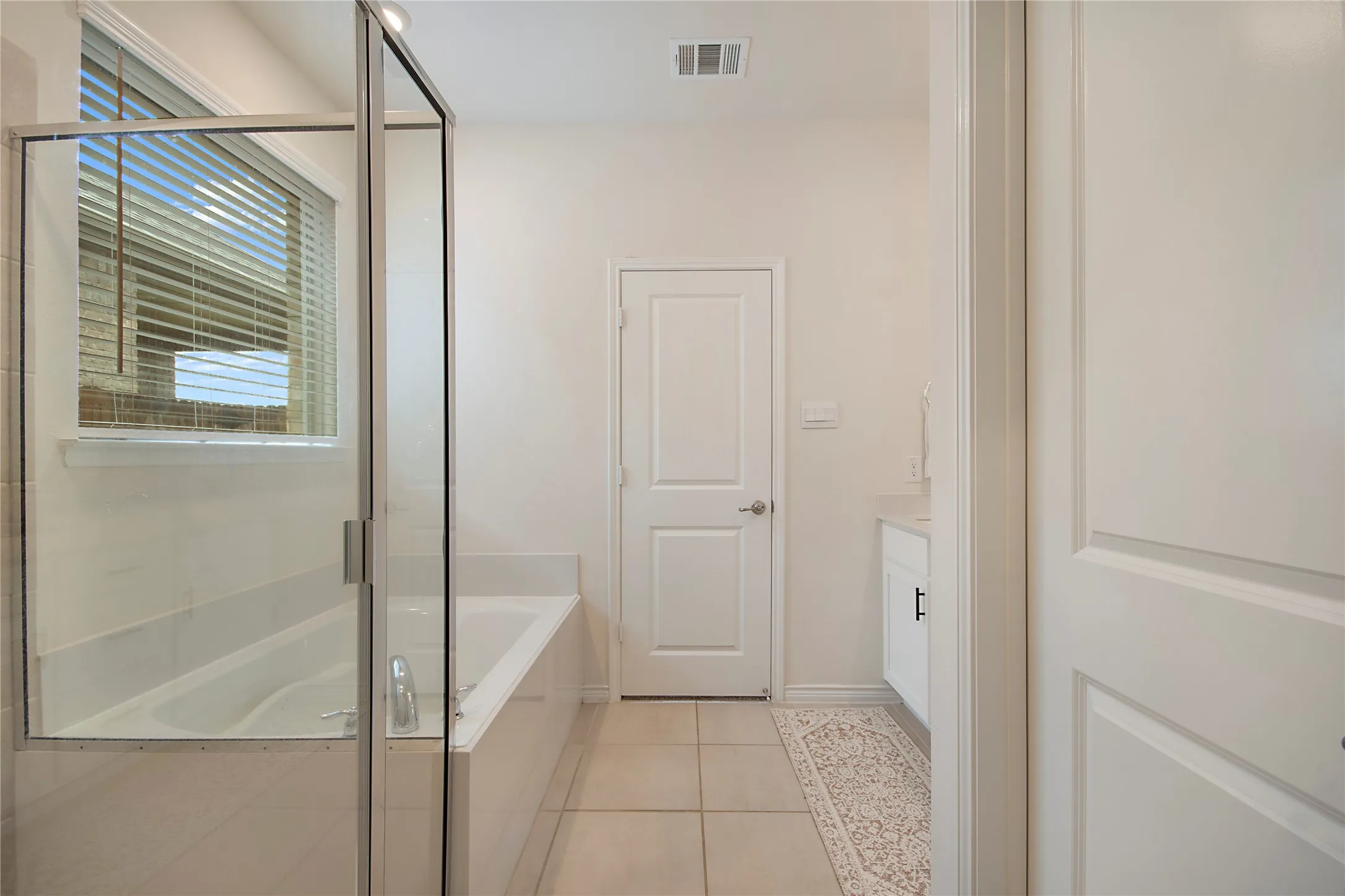 Single Family Residence For Rent in Denton County , 3102 Moccasin Lane, Aubrey, Texas 76227, 4 Bedroom, 2 Bathroom, 2 Garage spaces, 1,850 Sqft, built in 2023, mls#21406757, Real Estate Agent in Aubrey, Homes For Rent in Denton county, Homes For Rent in Aubrey, Realtor in Aubrey Texas, Real Estate Brokerage Independent Realty Texas, Luminita Cordes Realtor