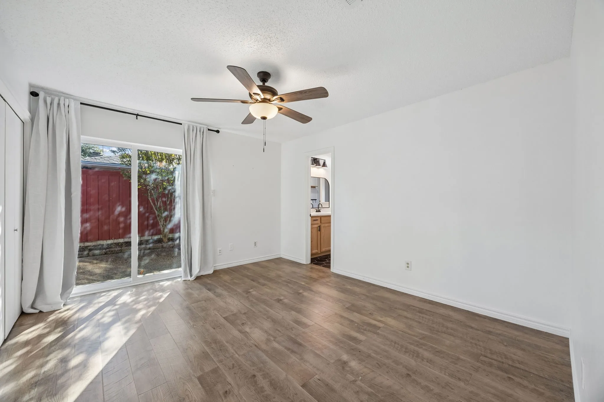Single Family Residence For Sale in Tarrant County , 18 Legend Road, Benbrook, Texas 76132, 3 Bedroom, 2 Bathroom, 2 Garage spaces, 2,122 Sqft, built in 1972, mls#21406760, Real Estate Agent in Benbrook, Homes For Sale in Tarrant county, Homes For Sale in Benbrook, Realtor in Benbrook Texas, Real Estate Brokerage Independent Realty Texas, Luminita Cordes Realtor