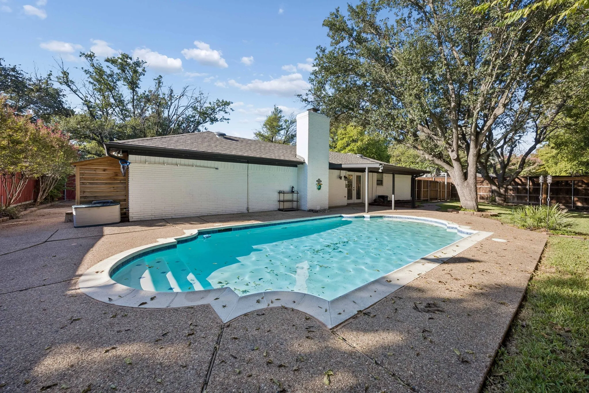 Single Family Residence For Sale in Tarrant County , 18 Legend Road, Benbrook, Texas 76132, 3 Bedroom, 2 Bathroom, 2 Garage spaces, 2,122 Sqft, built in 1972, mls#21406760, Real Estate Agent in Benbrook, Homes For Sale in Tarrant county, Homes For Sale in Benbrook, Realtor in Benbrook Texas, Real Estate Brokerage Independent Realty Texas, Luminita Cordes Realtor