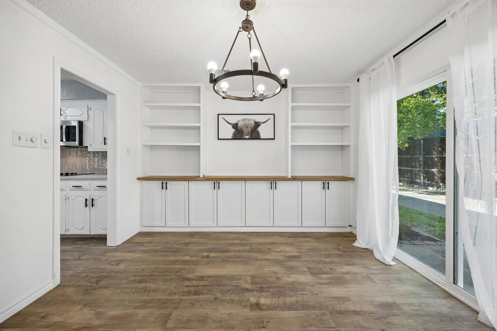 Single Family Residence For Sale in Tarrant County , 18 Legend Road, Benbrook, Texas 76132, 3 Bedroom, 2 Bathroom, 2 Garage spaces, 2,122 Sqft, built in 1972, mls#21406760, Real Estate Agent in Benbrook, Homes For Sale in Tarrant county, Homes For Sale in Benbrook, Realtor in Benbrook Texas, Real Estate Brokerage Independent Realty Texas, Luminita Cordes Realtor