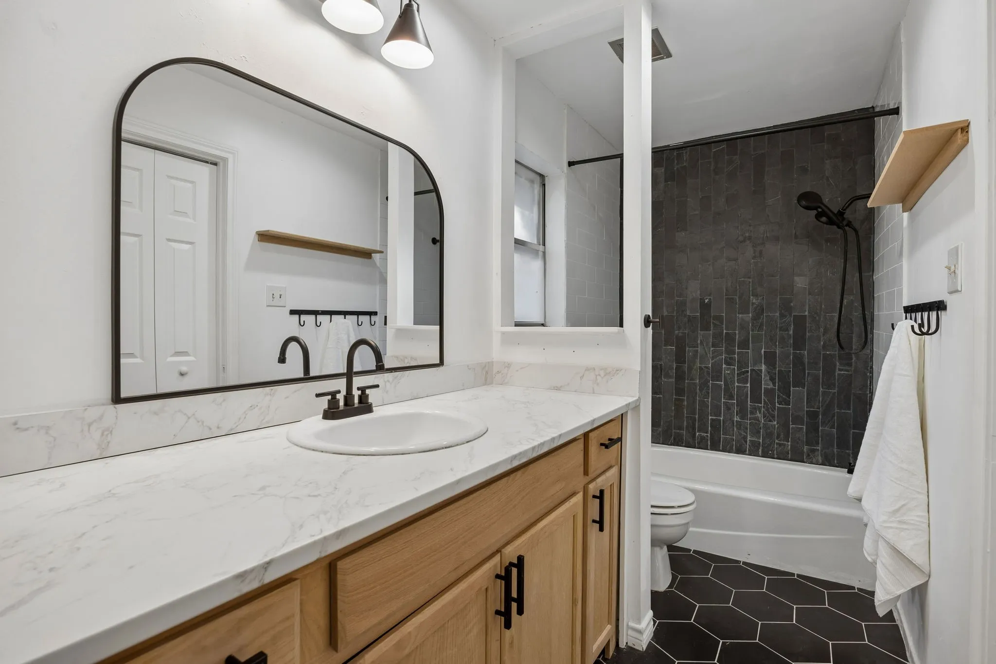 Single Family Residence For Sale in Tarrant County , 18 Legend Road, Benbrook, Texas 76132, 3 Bedroom, 2 Bathroom, 2 Garage spaces, 2,122 Sqft, built in 1972, mls#21406760, Real Estate Agent in Benbrook, Homes For Sale in Tarrant county, Homes For Sale in Benbrook, Realtor in Benbrook Texas, Real Estate Brokerage Independent Realty Texas, Luminita Cordes Realtor