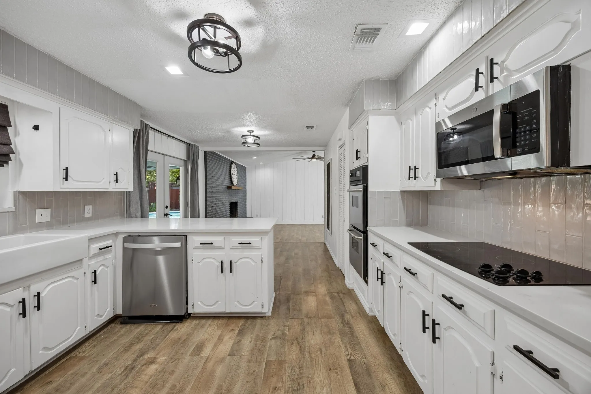 Single Family Residence For Sale in Tarrant County , 18 Legend Road, Benbrook, Texas 76132, 3 Bedroom, 2 Bathroom, 2 Garage spaces, 2,122 Sqft, built in 1972, mls#21406760, Real Estate Agent in Benbrook, Homes For Sale in Tarrant county, Homes For Sale in Benbrook, Realtor in Benbrook Texas, Real Estate Brokerage Independent Realty Texas, Luminita Cordes Realtor