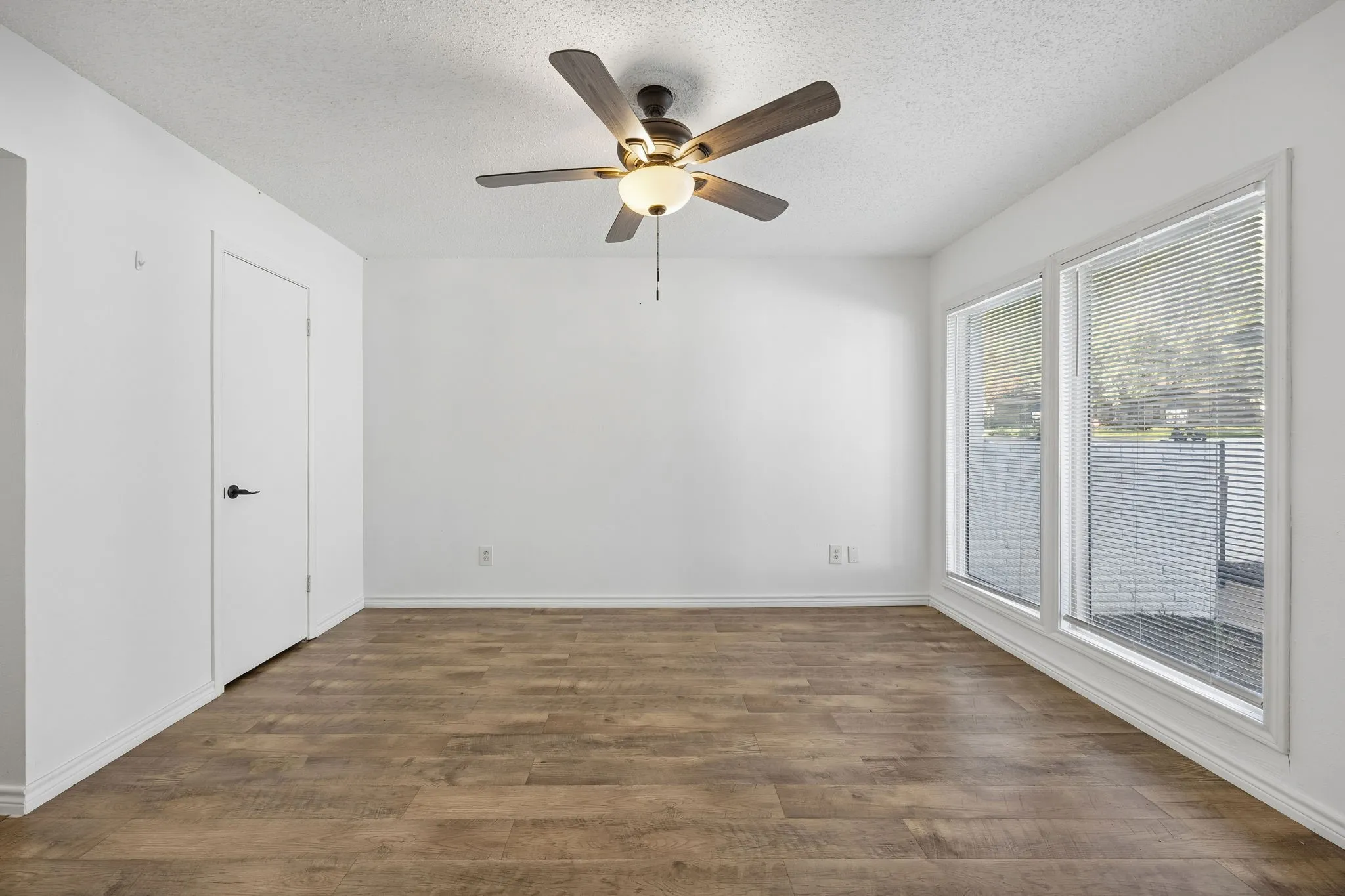 Single Family Residence For Sale in Tarrant County , 18 Legend Road, Benbrook, Texas 76132, 3 Bedroom, 2 Bathroom, 2 Garage spaces, 2,122 Sqft, built in 1972, mls#21406760, Real Estate Agent in Benbrook, Homes For Sale in Tarrant county, Homes For Sale in Benbrook, Realtor in Benbrook Texas, Real Estate Brokerage Independent Realty Texas, Luminita Cordes Realtor