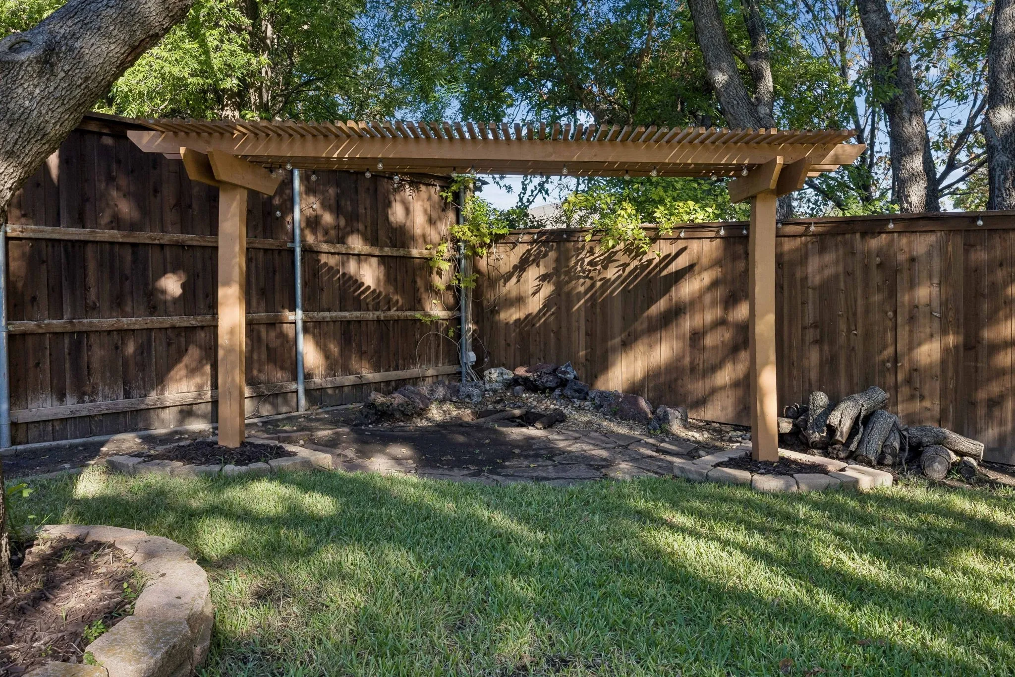 Single Family Residence For Sale in Tarrant County , 18 Legend Road, Benbrook, Texas 76132, 3 Bedroom, 2 Bathroom, 2 Garage spaces, 2,122 Sqft, built in 1972, mls#21406760, Real Estate Agent in Benbrook, Homes For Sale in Tarrant county, Homes For Sale in Benbrook, Realtor in Benbrook Texas, Real Estate Brokerage Independent Realty Texas, Luminita Cordes Realtor