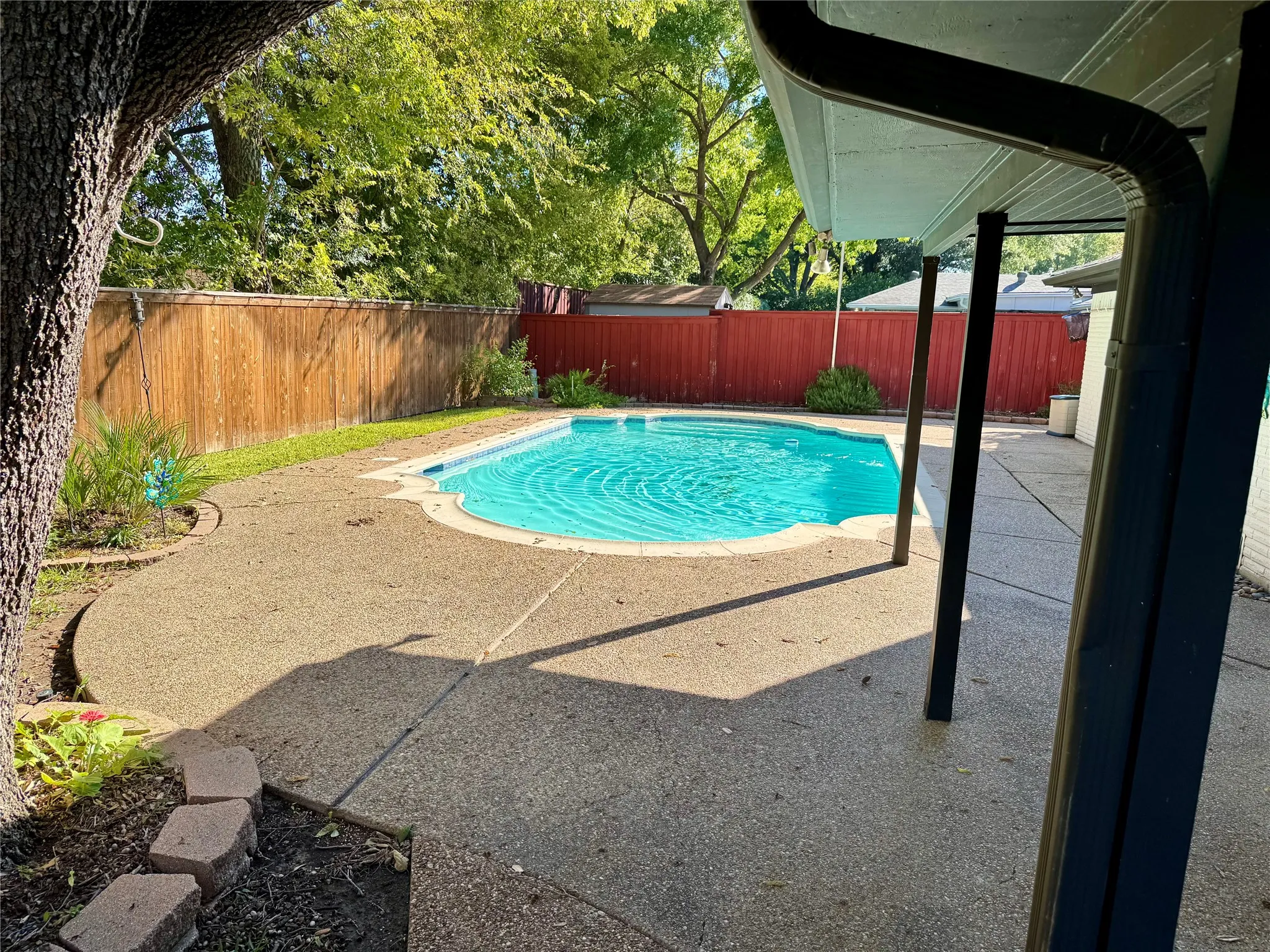 Single Family Residence For Sale in Tarrant County , 18 Legend Road, Benbrook, Texas 76132, 3 Bedroom, 2 Bathroom, 2 Garage spaces, 2,122 Sqft, built in 1972, mls#21406760, Real Estate Agent in Benbrook, Homes For Sale in Tarrant county, Homes For Sale in Benbrook, Realtor in Benbrook Texas, Real Estate Brokerage Independent Realty Texas, Luminita Cordes Realtor