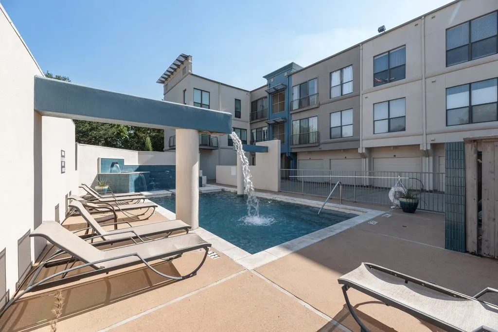 Condominium For Sale in Dallas County , 4414 Cedar Springs Road 318, Dallas, Texas 75219, 2 Bedroom, 1 Bathroom, Garage spaces, 963 Sqft, built in 2003, mls#21406685, Real Estate Agent in Dallas, Homes For Sale in Dallas county, Homes For Sale in Dallas, Realtor in Dallas Texas, Real Estate Brokerage Independent Realty Texas, Luminita Cordes Realtor