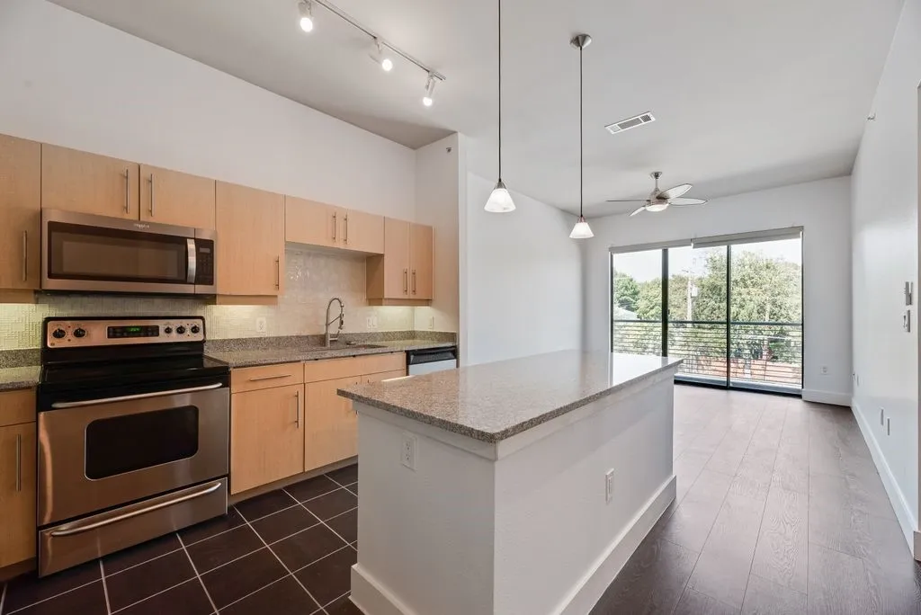 Condominium For Sale in Dallas County , 4414 Cedar Springs Road 318, Dallas, Texas 75219, 2 Bedroom, 1 Bathroom, Garage spaces, 963 Sqft, built in 2003, mls#21406685, Real Estate Agent in Dallas, Homes For Sale in Dallas county, Homes For Sale in Dallas, Realtor in Dallas Texas, Real Estate Brokerage Independent Realty Texas, Luminita Cordes Realtor