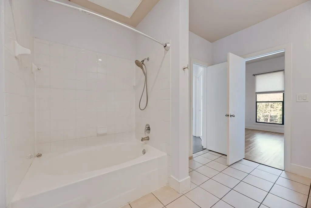 Condominium For Sale in Dallas County , 4414 Cedar Springs Road 318, Dallas, Texas 75219, 2 Bedroom, 1 Bathroom, Garage spaces, 963 Sqft, built in 2003, mls#21406685, Real Estate Agent in Dallas, Homes For Sale in Dallas county, Homes For Sale in Dallas, Realtor in Dallas Texas, Real Estate Brokerage Independent Realty Texas, Luminita Cordes Realtor