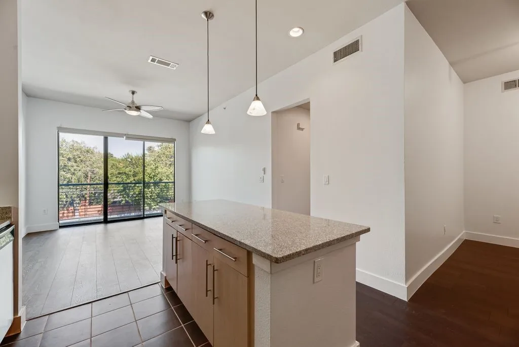 Condominium For Sale in Dallas County , 4414 Cedar Springs Road 318, Dallas, Texas 75219, 2 Bedroom, 1 Bathroom, Garage spaces, 963 Sqft, built in 2003, mls#21406685, Real Estate Agent in Dallas, Homes For Sale in Dallas county, Homes For Sale in Dallas, Realtor in Dallas Texas, Real Estate Brokerage Independent Realty Texas, Luminita Cordes Realtor