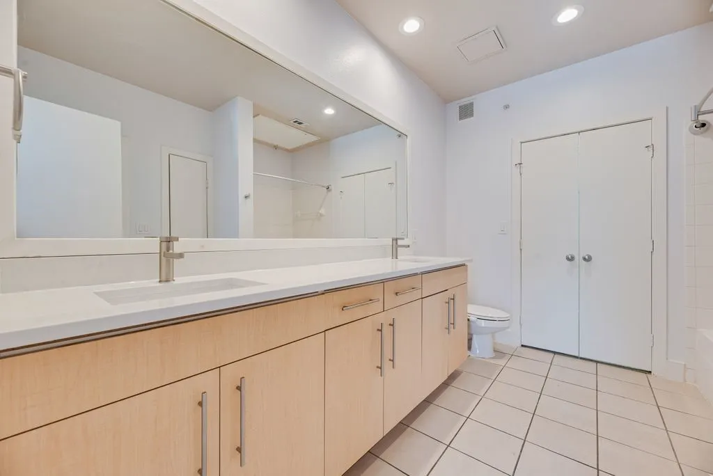 Condominium For Sale in Dallas County , 4414 Cedar Springs Road 318, Dallas, Texas 75219, 2 Bedroom, 1 Bathroom, Garage spaces, 963 Sqft, built in 2003, mls#21406685, Real Estate Agent in Dallas, Homes For Sale in Dallas county, Homes For Sale in Dallas, Realtor in Dallas Texas, Real Estate Brokerage Independent Realty Texas, Luminita Cordes Realtor