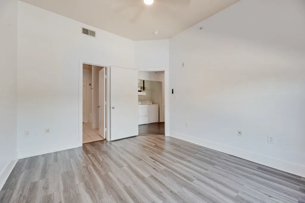 Condominium For Sale in Dallas County , 4414 Cedar Springs Road 318, Dallas, Texas 75219, 2 Bedroom, 1 Bathroom, Garage spaces, 963 Sqft, built in 2003, mls#21406685, Real Estate Agent in Dallas, Homes For Sale in Dallas county, Homes For Sale in Dallas, Realtor in Dallas Texas, Real Estate Brokerage Independent Realty Texas, Luminita Cordes Realtor