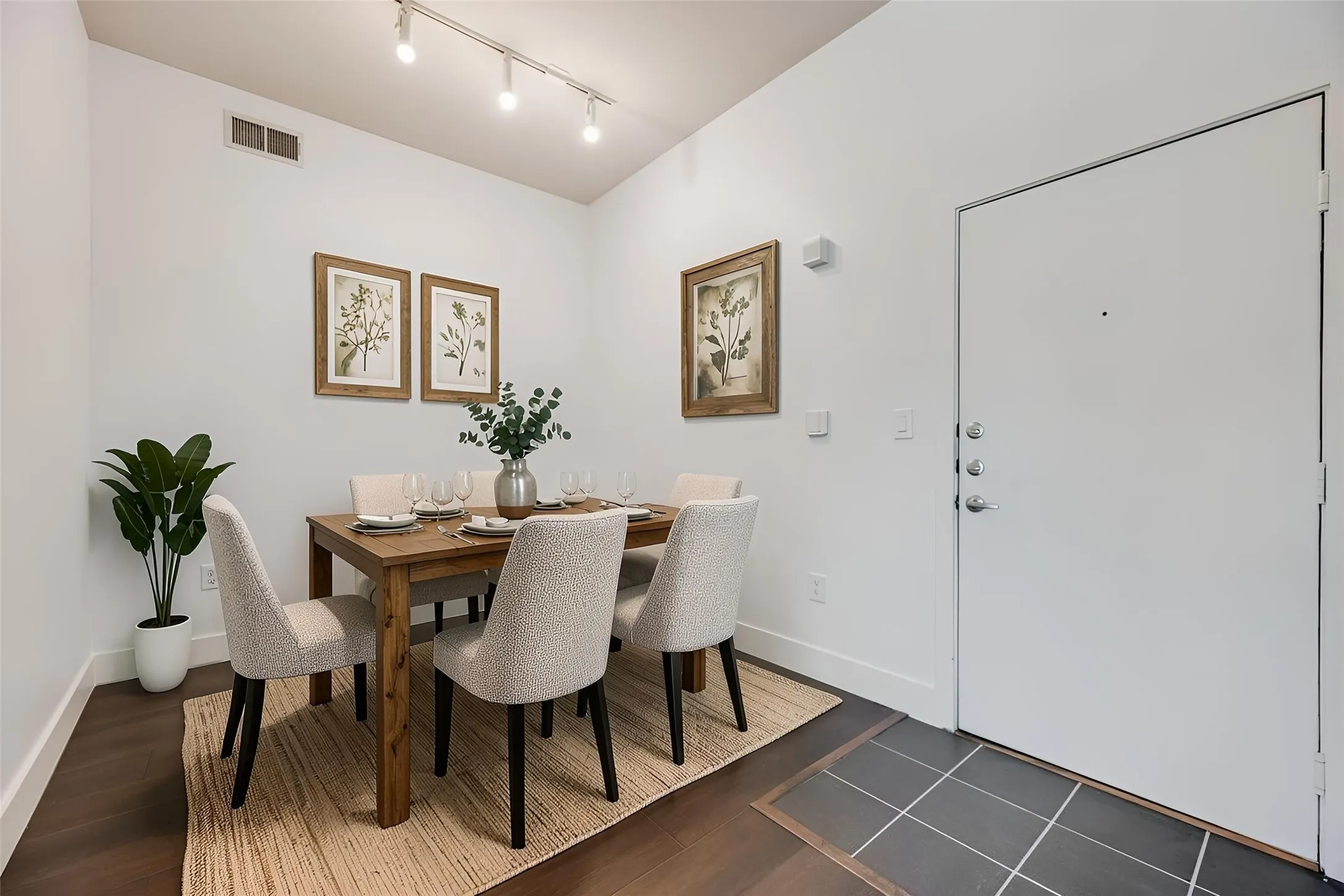 Condominium For Sale in Dallas County , 4414 Cedar Springs Road 318, Dallas, Texas 75219, 2 Bedroom, 1 Bathroom, Garage spaces, 963 Sqft, built in 2003, mls#21406685, Real Estate Agent in Dallas, Homes For Sale in Dallas county, Homes For Sale in Dallas, Realtor in Dallas Texas, Real Estate Brokerage Independent Realty Texas, Luminita Cordes Realtor