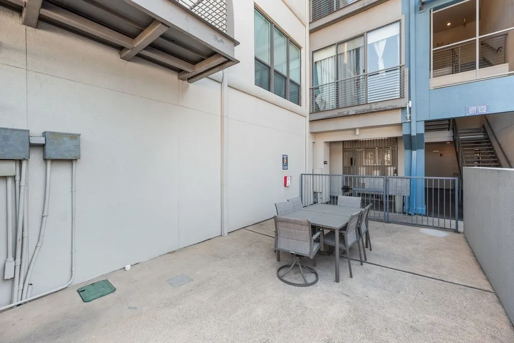 Condominium For Sale in Dallas County , 4414 Cedar Springs Road 318, Dallas, Texas 75219, 2 Bedroom, 1 Bathroom, Garage spaces, 963 Sqft, built in 2003, mls#21406685, Real Estate Agent in Dallas, Homes For Sale in Dallas county, Homes For Sale in Dallas, Realtor in Dallas Texas, Real Estate Brokerage Independent Realty Texas, Luminita Cordes Realtor