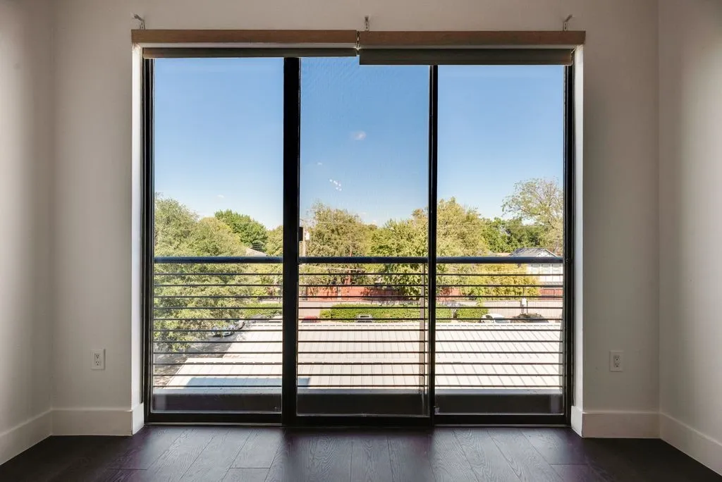 Condominium For Sale in Dallas County , 4414 Cedar Springs Road 318, Dallas, Texas 75219, 2 Bedroom, 1 Bathroom, Garage spaces, 963 Sqft, built in 2003, mls#21406685, Real Estate Agent in Dallas, Homes For Sale in Dallas county, Homes For Sale in Dallas, Realtor in Dallas Texas, Real Estate Brokerage Independent Realty Texas, Luminita Cordes Realtor