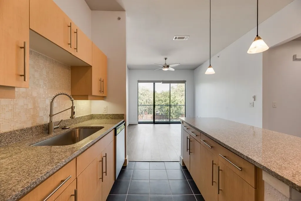 Condominium For Sale in Dallas County , 4414 Cedar Springs Road 318, Dallas, Texas 75219, 2 Bedroom, 1 Bathroom, Garage spaces, 963 Sqft, built in 2003, mls#21406685, Real Estate Agent in Dallas, Homes For Sale in Dallas county, Homes For Sale in Dallas, Realtor in Dallas Texas, Real Estate Brokerage Independent Realty Texas, Luminita Cordes Realtor
