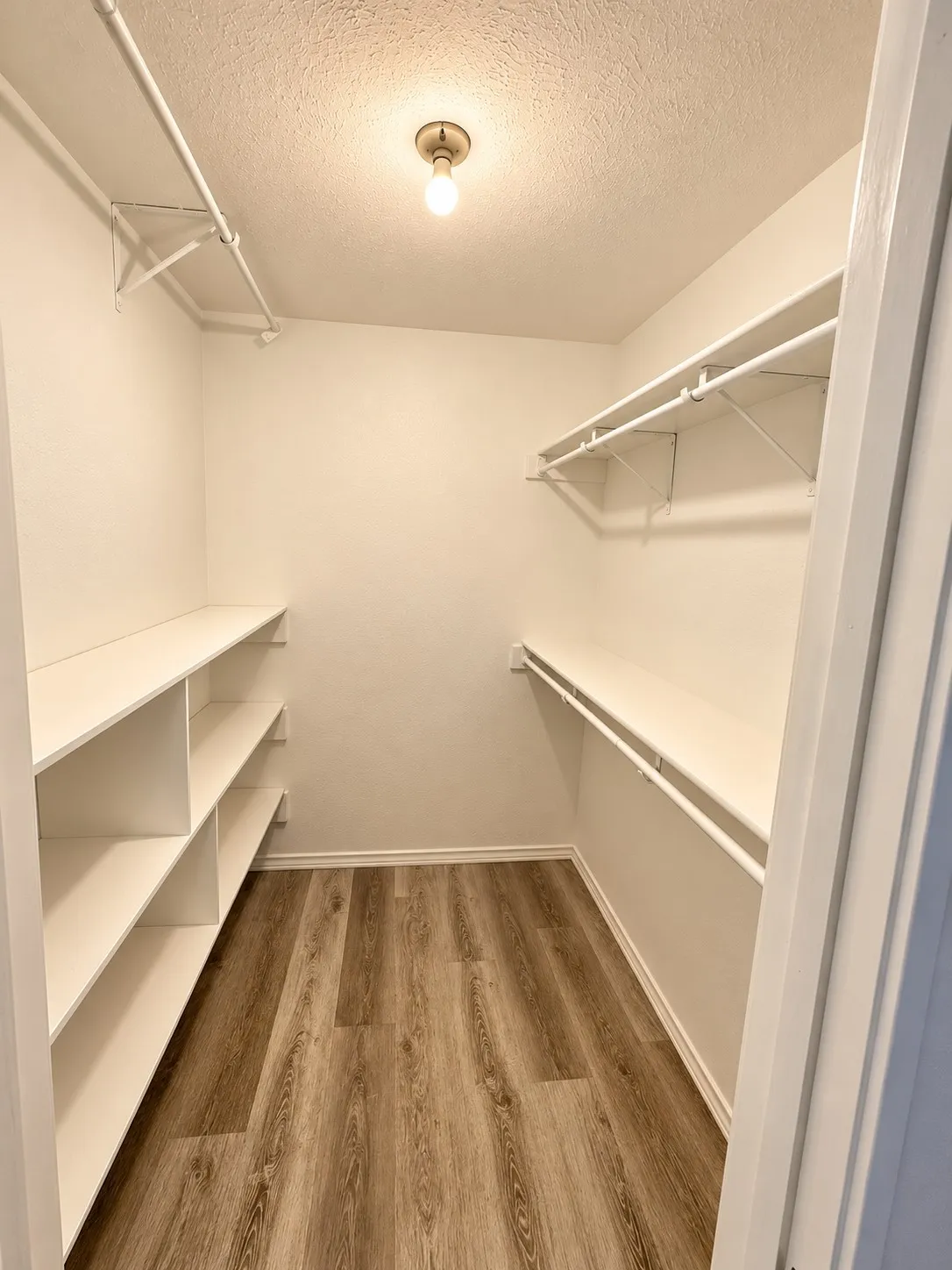 Single Family Residence For Rent in Collin County , 1101 Lombardy. Drive, Plano, Texas 75023, 4 Bedroom, 2 Bathroom, 2 Garage spaces, 2,051 Sqft, built in 1980, mls#21406474, Real Estate Agent in Plano, Homes For Rent in Collin county, Homes For Rent in Plano, Realtor in Plano Texas, Real Estate Brokerage Independent Realty Texas, Luminita Cordes Realtor