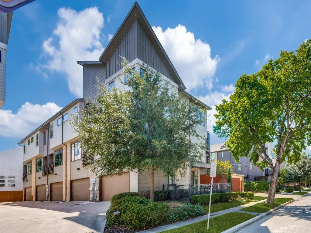 Condominium For Rent in Dallas County , 6028 Hudson Street 2, Dallas, Texas 75206, 2 Bedroom, 3 Bathroom, 2 Garage spaces, 1,510 Sqft, built in 2016, mls#21405001, Real Estate Agent in Dallas, Homes For Rent in Dallas county, Homes For Rent in Dallas, Realtor in Dallas Texas, Real Estate Brokerage Independent Realty Texas, Luminita Cordes Realtor