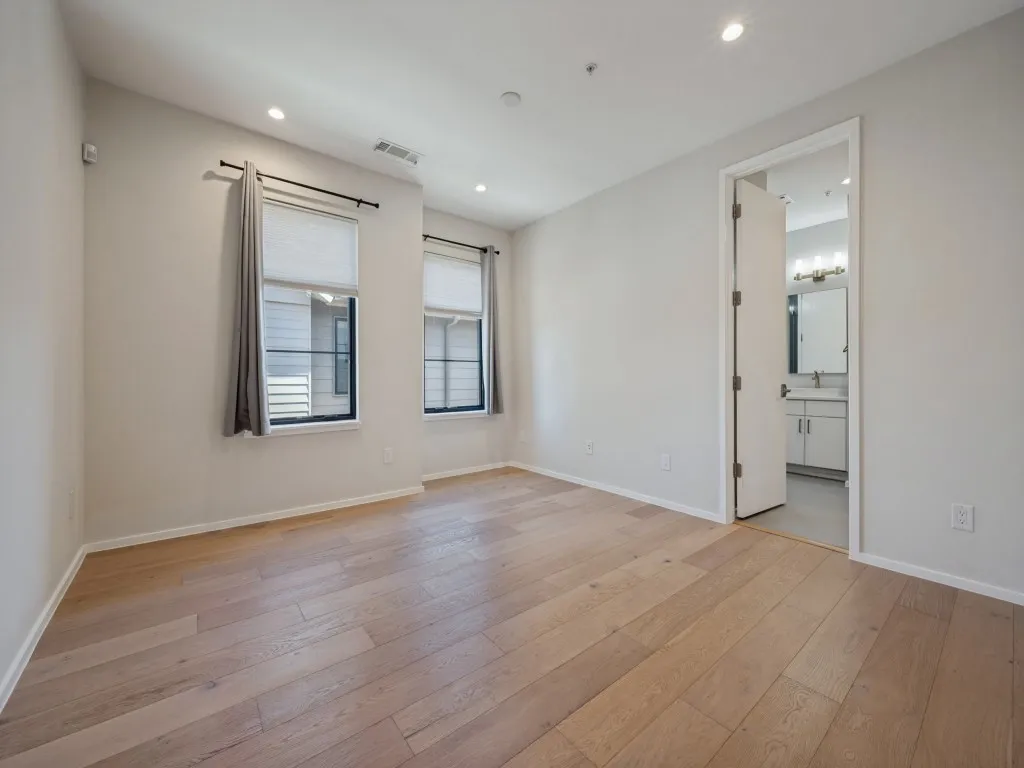 Condominium For Rent in Dallas County , 6028 Hudson Street 2, Dallas, Texas 75206, 2 Bedroom, 3 Bathroom, 2 Garage spaces, 1,510 Sqft, built in 2016, mls#21405001, Real Estate Agent in Dallas, Homes For Rent in Dallas county, Homes For Rent in Dallas, Realtor in Dallas Texas, Real Estate Brokerage Independent Realty Texas, Luminita Cordes Realtor
