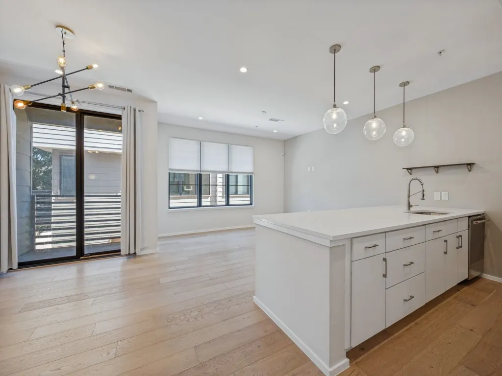 Condominium For Rent in Dallas County , 6028 Hudson Street 2, Dallas, Texas 75206, 2 Bedroom, 3 Bathroom, 2 Garage spaces, 1,510 Sqft, built in 2016, mls#21405001, Real Estate Agent in Dallas, Homes For Rent in Dallas county, Homes For Rent in Dallas, Realtor in Dallas Texas, Real Estate Brokerage Independent Realty Texas, Luminita Cordes Realtor