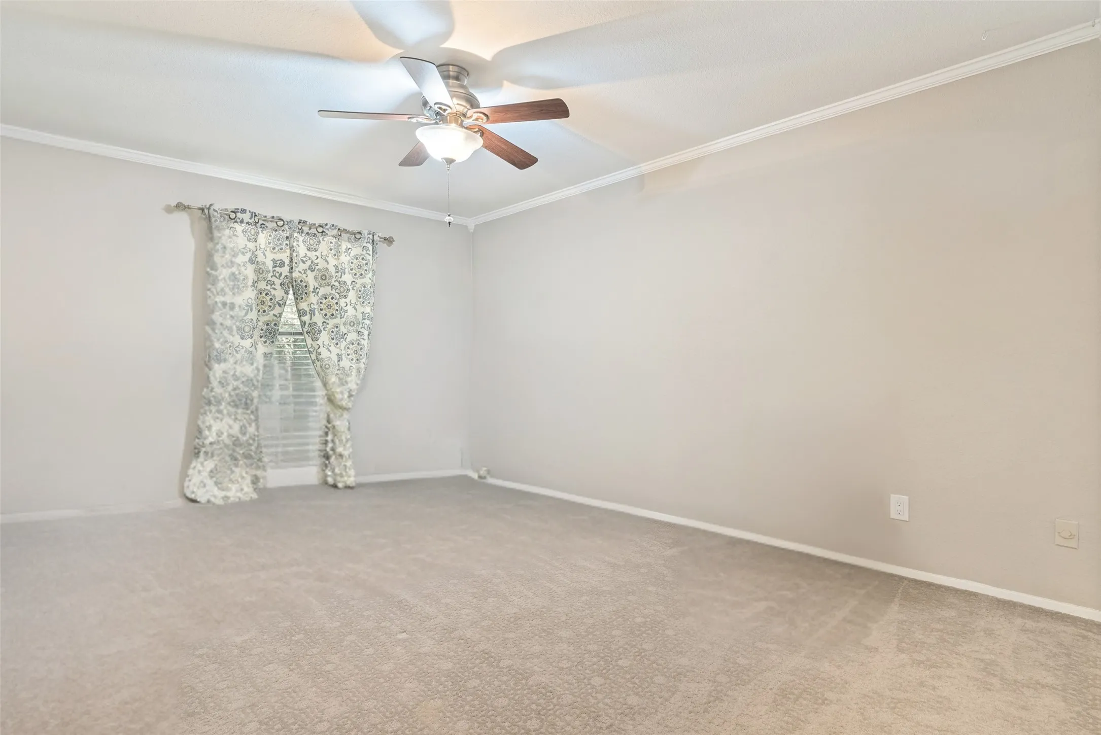 Townhouse For Sale in Tarrant County , 5769 Cedar Creek Drive, Benbrook, Texas 76109, 2 Bedroom, 2 Bathroom, Garage spaces, 980 Sqft, built in 1984, mls#21406766, Real Estate Agent in Benbrook, Homes For Sale in Tarrant county, Homes For Sale in Benbrook, Realtor in Benbrook Texas, Real Estate Brokerage Independent Realty Texas, Luminita Cordes Realtor