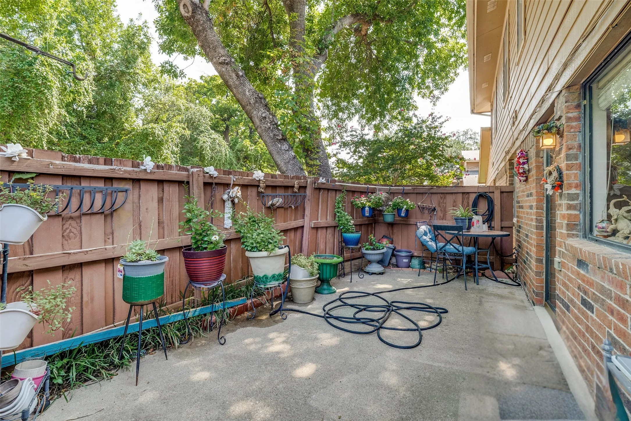 Townhouse For Sale in Tarrant County , 5769 Cedar Creek Drive, Benbrook, Texas 76109, 2 Bedroom, 2 Bathroom, Garage spaces, 980 Sqft, built in 1984, mls#21406766, Real Estate Agent in Benbrook, Homes For Sale in Tarrant county, Homes For Sale in Benbrook, Realtor in Benbrook Texas, Real Estate Brokerage Independent Realty Texas, Luminita Cordes Realtor