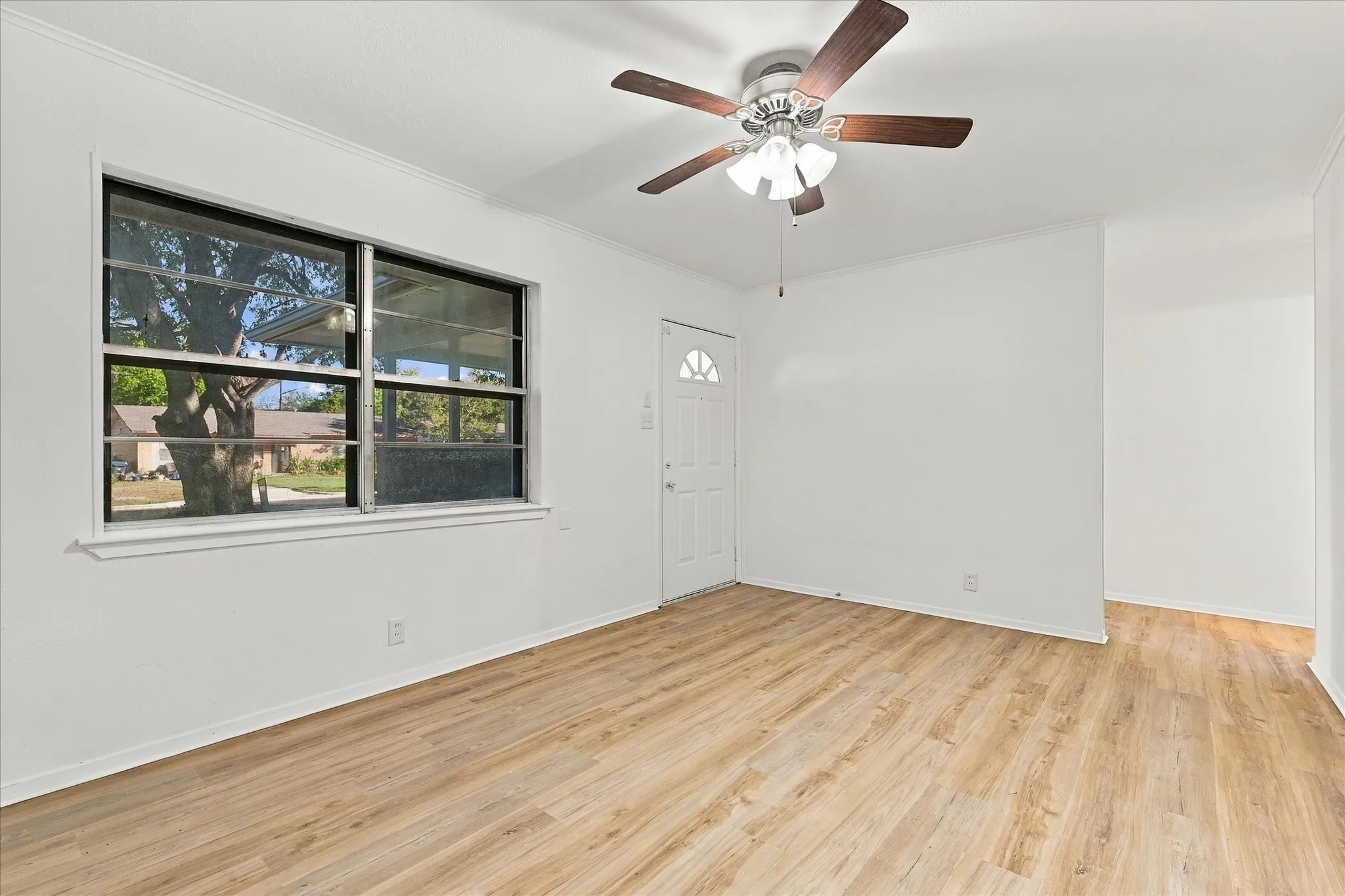 Single Family Residence For Sale in Denton County , 704 Pershing Drive, Denton, Texas 76209, 3 Bedroom, 1 Bathroom, 1 Garage spaces, 1,040 Sqft, built in 1965, mls#21405536, Real Estate Agent in Denton, Homes For Sale in Denton county, Homes For Sale in Denton, Realtor in Denton Texas, Real Estate Brokerage Independent Realty Texas, Luminita Cordes Realtor