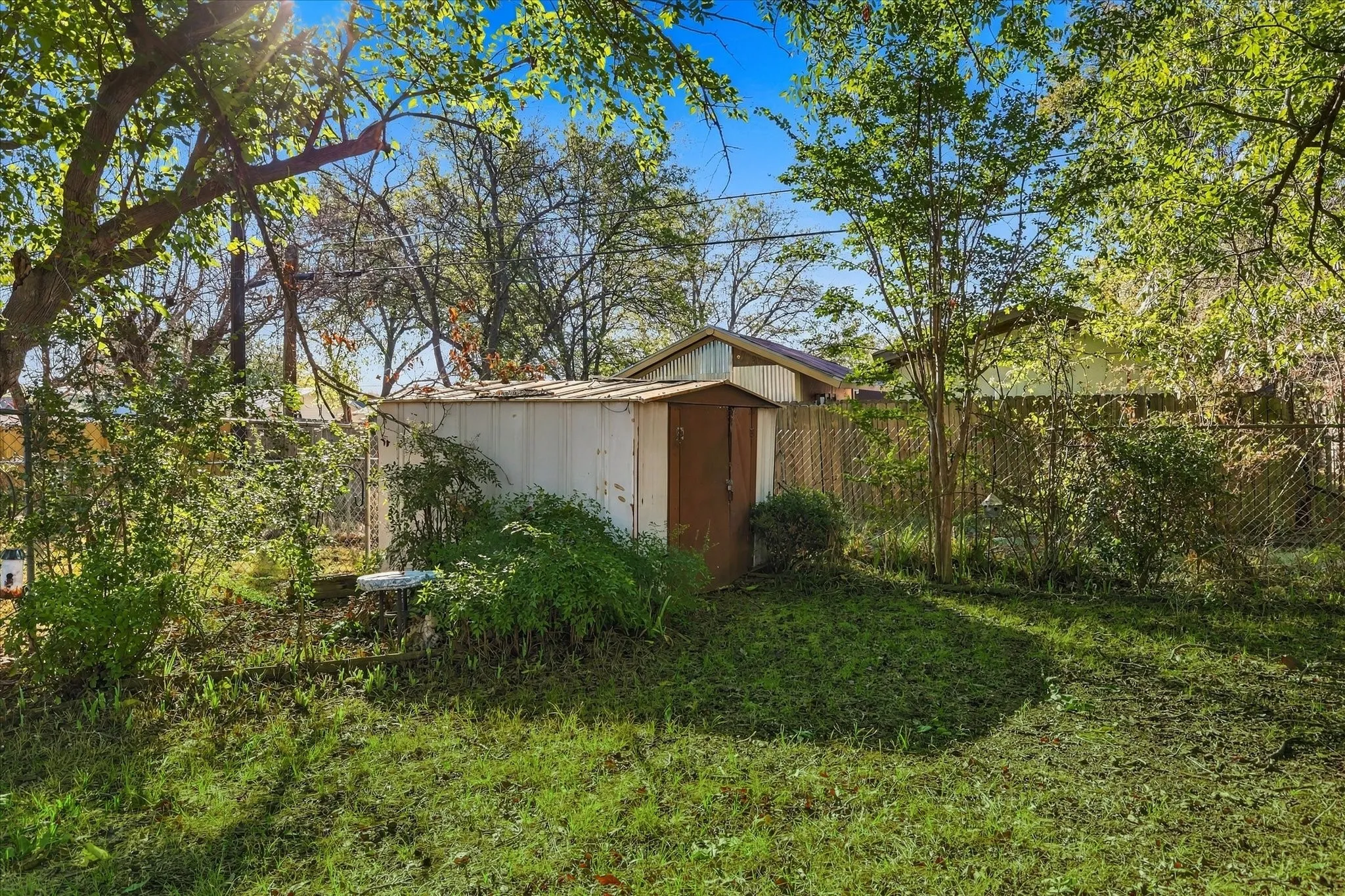 Single Family Residence For Sale in Denton County , 704 Pershing Drive, Denton, Texas 76209, 3 Bedroom, 1 Bathroom, 1 Garage spaces, 1,040 Sqft, built in 1965, mls#21405536, Real Estate Agent in Denton, Homes For Sale in Denton county, Homes For Sale in Denton, Realtor in Denton Texas, Real Estate Brokerage Independent Realty Texas, Luminita Cordes Realtor