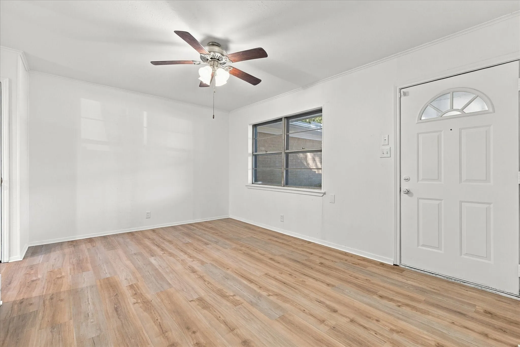 Single Family Residence For Sale in Denton County , 704 Pershing Drive, Denton, Texas 76209, 3 Bedroom, 1 Bathroom, 1 Garage spaces, 1,040 Sqft, built in 1965, mls#21405536, Real Estate Agent in Denton, Homes For Sale in Denton county, Homes For Sale in Denton, Realtor in Denton Texas, Real Estate Brokerage Independent Realty Texas, Luminita Cordes Realtor