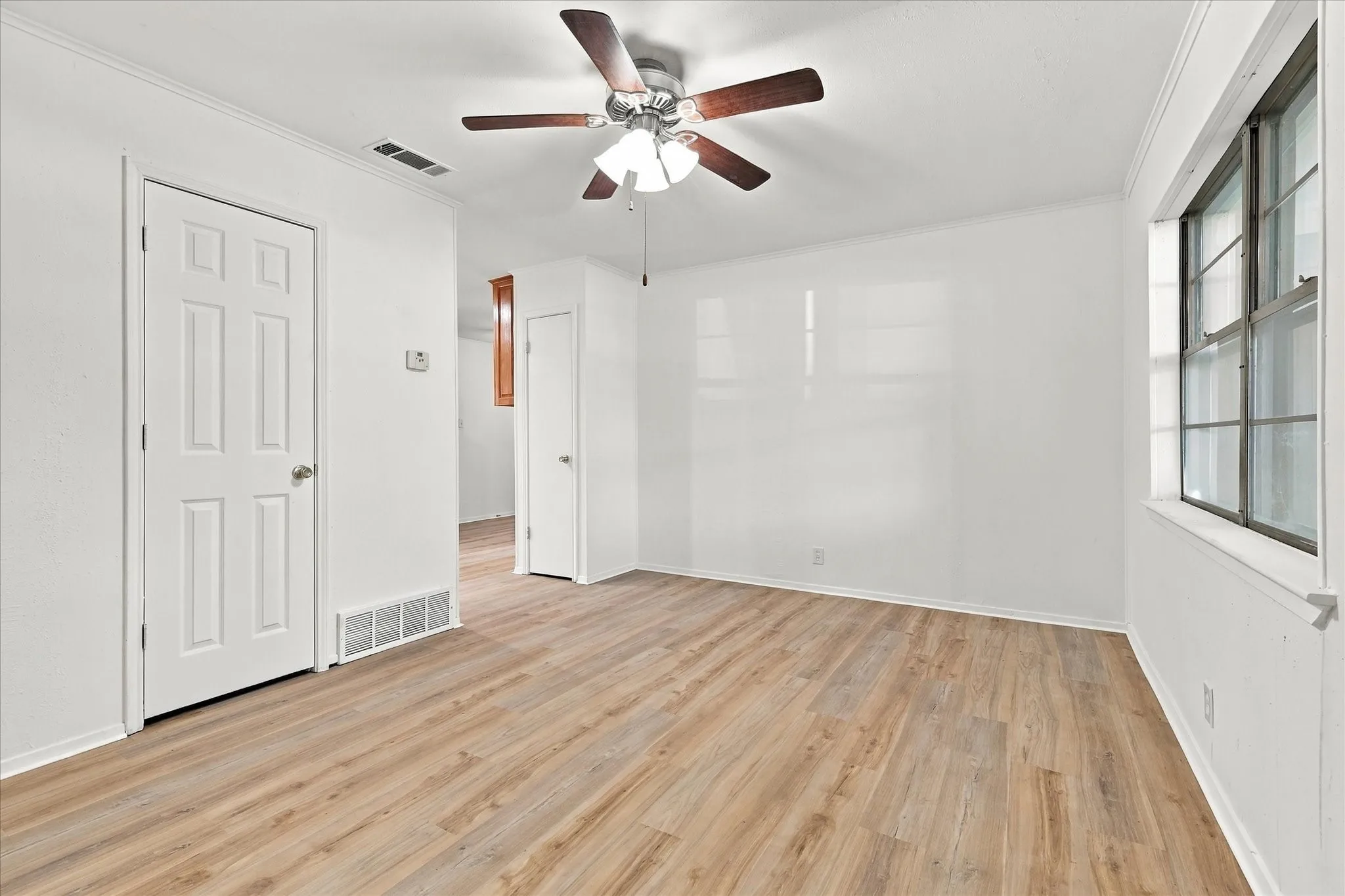 Single Family Residence For Sale in Denton County , 704 Pershing Drive, Denton, Texas 76209, 3 Bedroom, 1 Bathroom, 1 Garage spaces, 1,040 Sqft, built in 1965, mls#21405536, Real Estate Agent in Denton, Homes For Sale in Denton county, Homes For Sale in Denton, Realtor in Denton Texas, Real Estate Brokerage Independent Realty Texas, Luminita Cordes Realtor