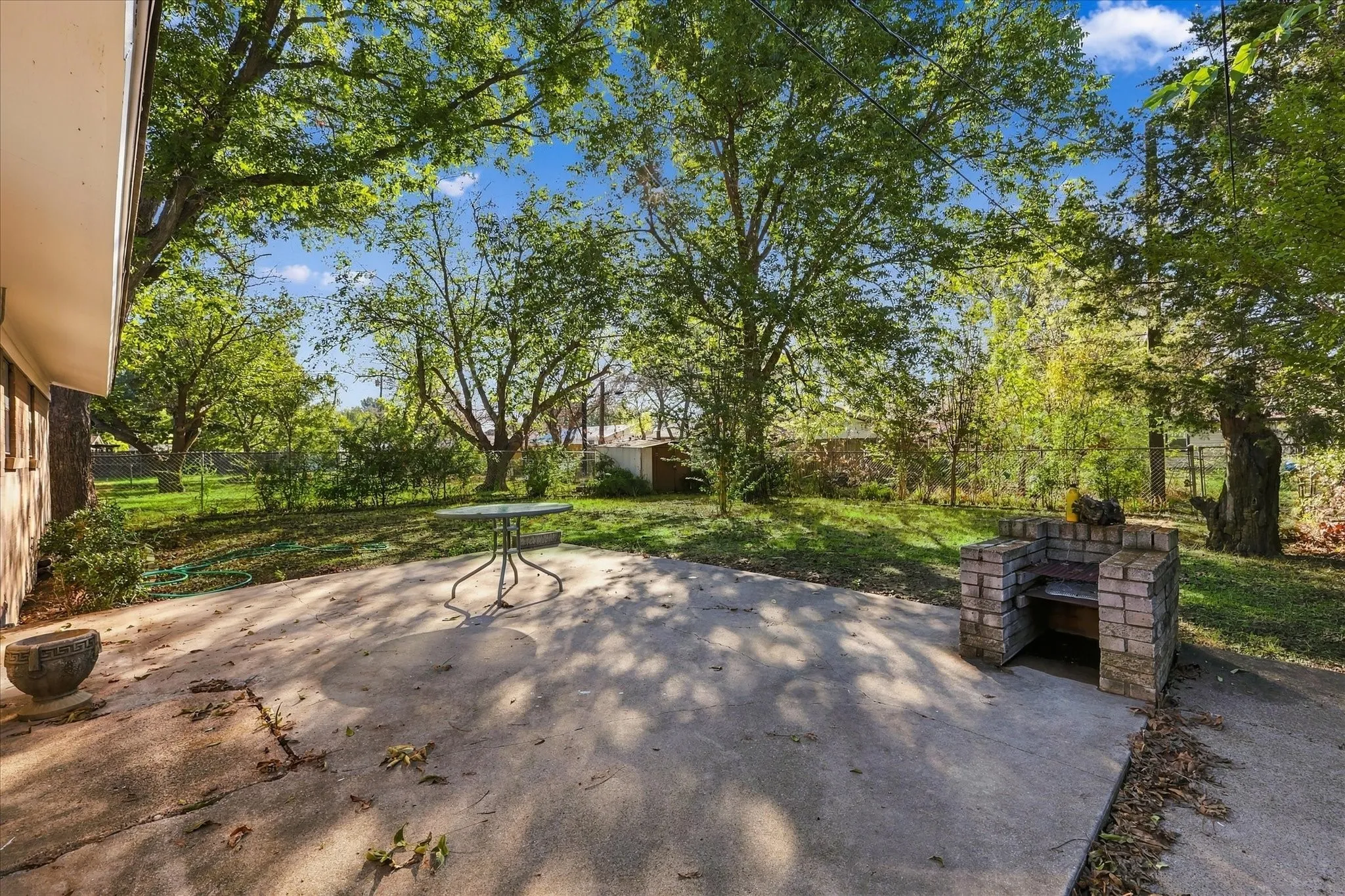 Single Family Residence For Sale in Denton County , 704 Pershing Drive, Denton, Texas 76209, 3 Bedroom, 1 Bathroom, 1 Garage spaces, 1,040 Sqft, built in 1965, mls#21405536, Real Estate Agent in Denton, Homes For Sale in Denton county, Homes For Sale in Denton, Realtor in Denton Texas, Real Estate Brokerage Independent Realty Texas, Luminita Cordes Realtor