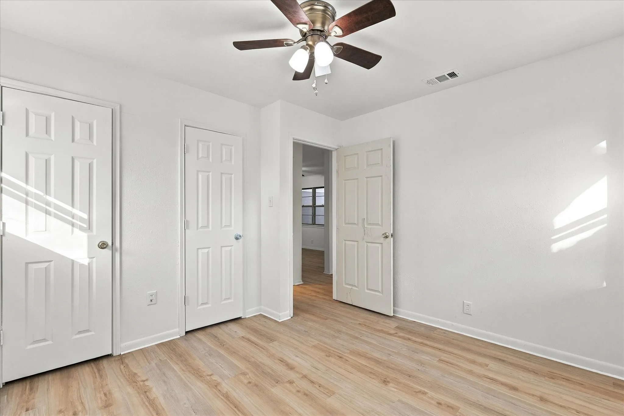 Single Family Residence For Sale in Denton County , 704 Pershing Drive, Denton, Texas 76209, 3 Bedroom, 1 Bathroom, 1 Garage spaces, 1,040 Sqft, built in 1965, mls#21405536, Real Estate Agent in Denton, Homes For Sale in Denton county, Homes For Sale in Denton, Realtor in Denton Texas, Real Estate Brokerage Independent Realty Texas, Luminita Cordes Realtor