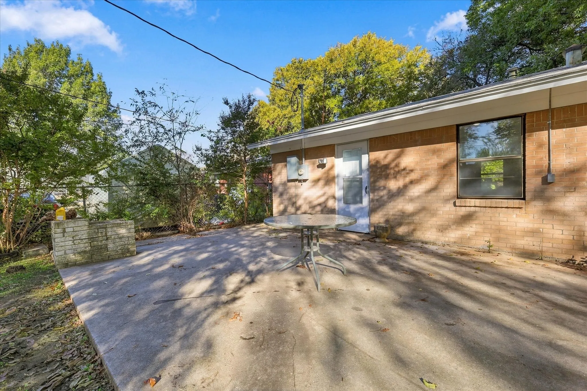 Single Family Residence For Sale in Denton County , 704 Pershing Drive, Denton, Texas 76209, 3 Bedroom, 1 Bathroom, 1 Garage spaces, 1,040 Sqft, built in 1965, mls#21405536, Real Estate Agent in Denton, Homes For Sale in Denton county, Homes For Sale in Denton, Realtor in Denton Texas, Real Estate Brokerage Independent Realty Texas, Luminita Cordes Realtor