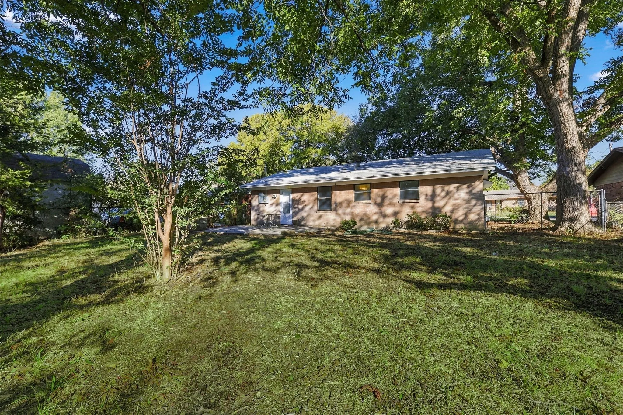 Single Family Residence For Sale in Denton County , 704 Pershing Drive, Denton, Texas 76209, 3 Bedroom, 1 Bathroom, 1 Garage spaces, 1,040 Sqft, built in 1965, mls#21405536, Real Estate Agent in Denton, Homes For Sale in Denton county, Homes For Sale in Denton, Realtor in Denton Texas, Real Estate Brokerage Independent Realty Texas, Luminita Cordes Realtor