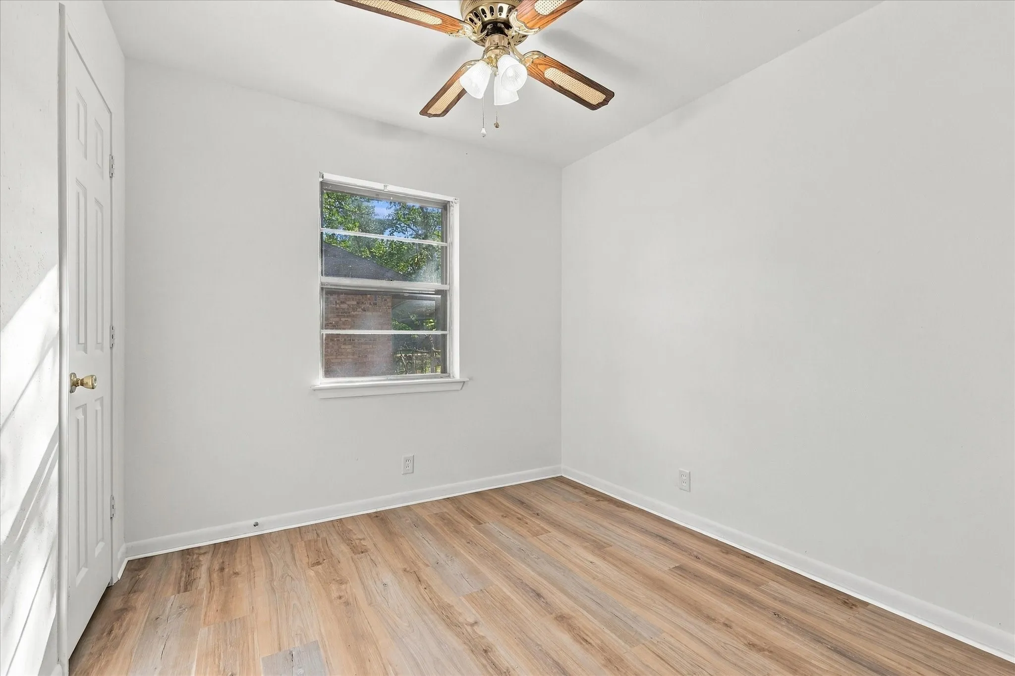 Single Family Residence For Sale in Denton County , 704 Pershing Drive, Denton, Texas 76209, 3 Bedroom, 1 Bathroom, 1 Garage spaces, 1,040 Sqft, built in 1965, mls#21405536, Real Estate Agent in Denton, Homes For Sale in Denton county, Homes For Sale in Denton, Realtor in Denton Texas, Real Estate Brokerage Independent Realty Texas, Luminita Cordes Realtor