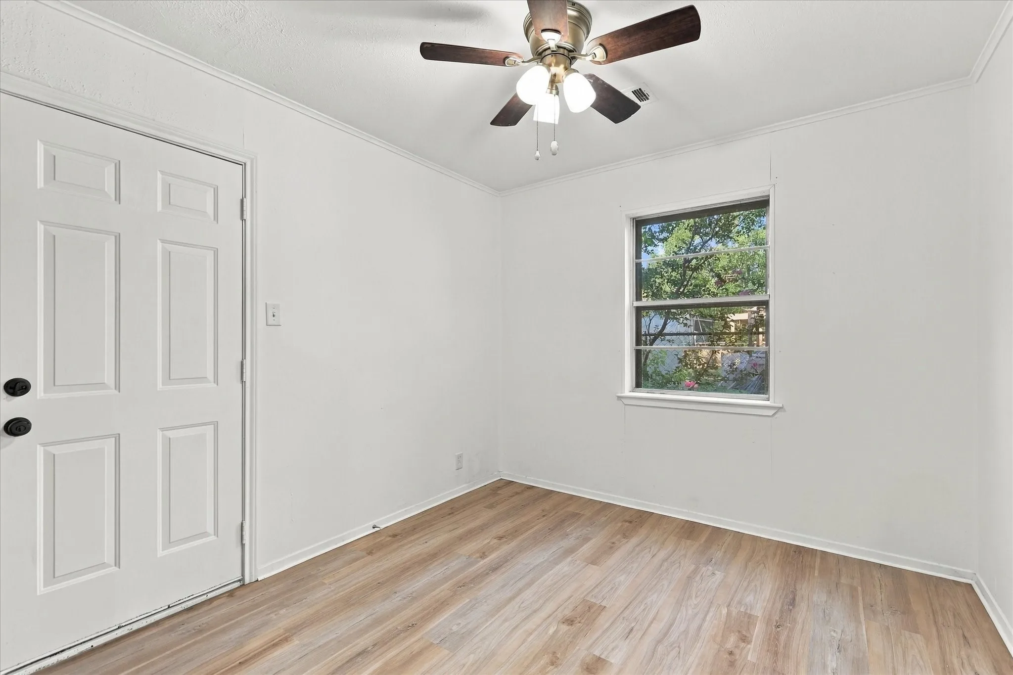 Single Family Residence For Sale in Denton County , 704 Pershing Drive, Denton, Texas 76209, 3 Bedroom, 1 Bathroom, 1 Garage spaces, 1,040 Sqft, built in 1965, mls#21405536, Real Estate Agent in Denton, Homes For Sale in Denton county, Homes For Sale in Denton, Realtor in Denton Texas, Real Estate Brokerage Independent Realty Texas, Luminita Cordes Realtor