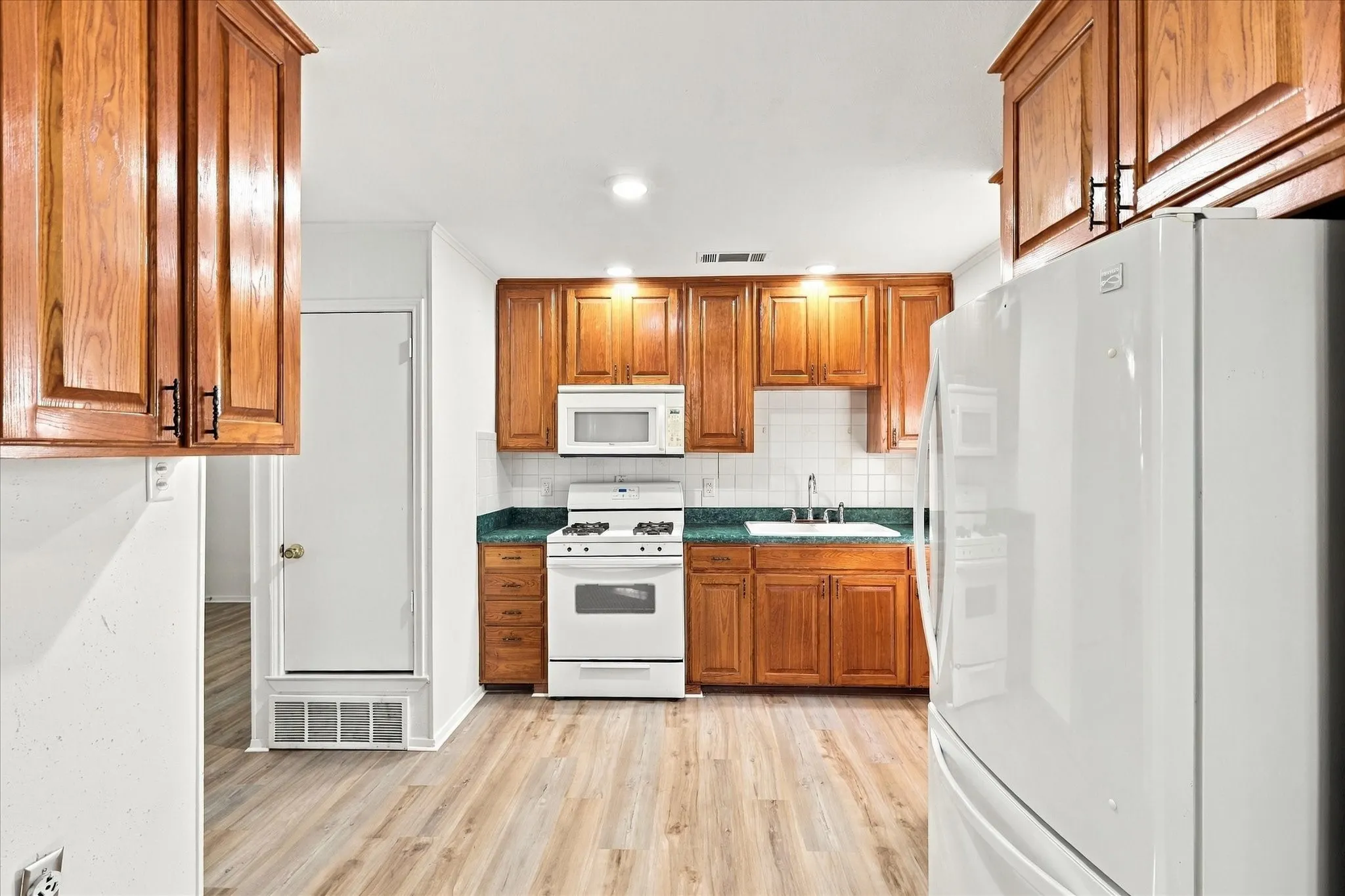 Single Family Residence For Sale in Denton County , 704 Pershing Drive, Denton, Texas 76209, 3 Bedroom, 1 Bathroom, 1 Garage spaces, 1,040 Sqft, built in 1965, mls#21405536, Real Estate Agent in Denton, Homes For Sale in Denton county, Homes For Sale in Denton, Realtor in Denton Texas, Real Estate Brokerage Independent Realty Texas, Luminita Cordes Realtor