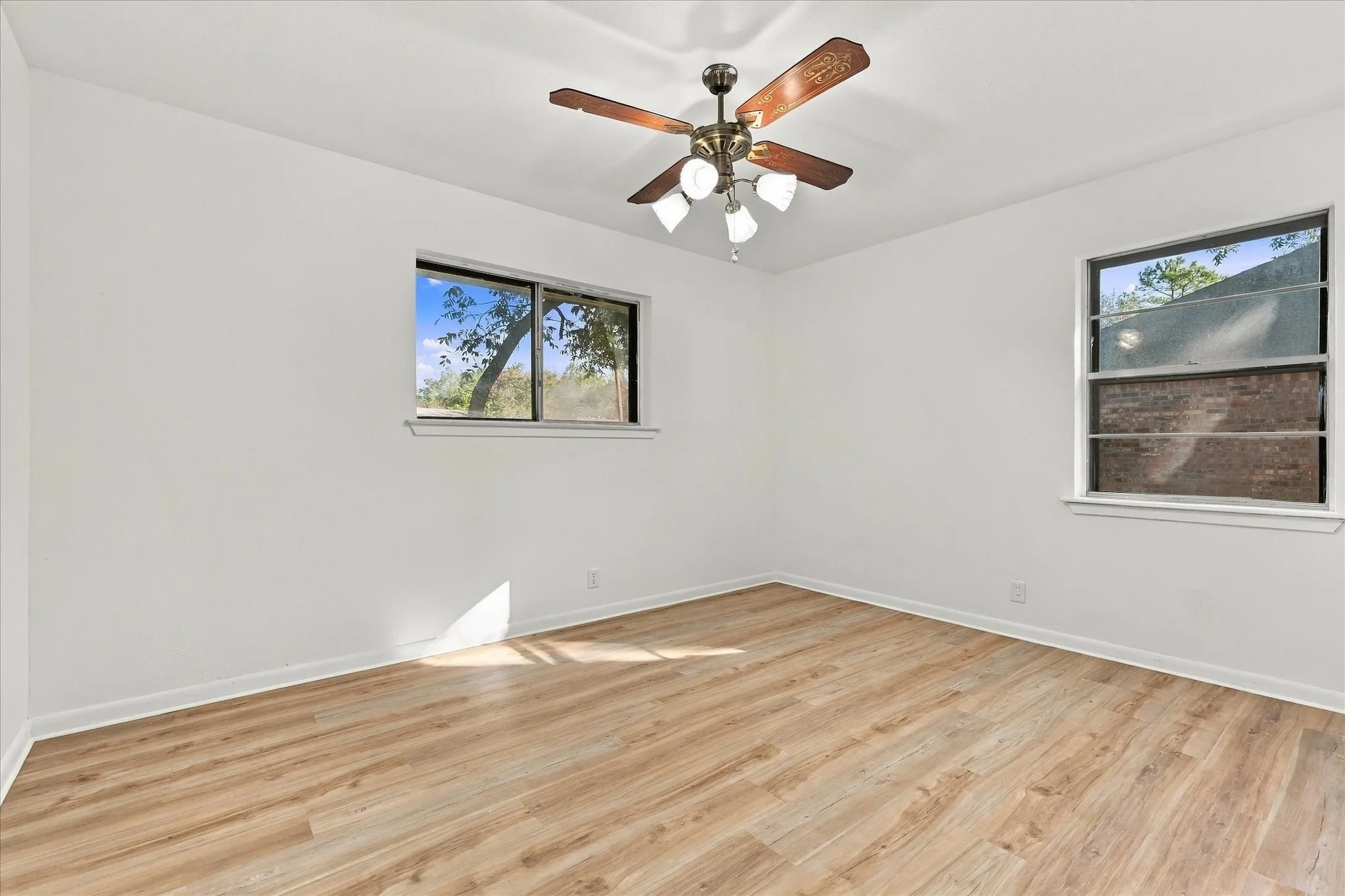 Single Family Residence For Sale in Denton County , 704 Pershing Drive, Denton, Texas 76209, 3 Bedroom, 1 Bathroom, 1 Garage spaces, 1,040 Sqft, built in 1965, mls#21405536, Real Estate Agent in Denton, Homes For Sale in Denton county, Homes For Sale in Denton, Realtor in Denton Texas, Real Estate Brokerage Independent Realty Texas, Luminita Cordes Realtor