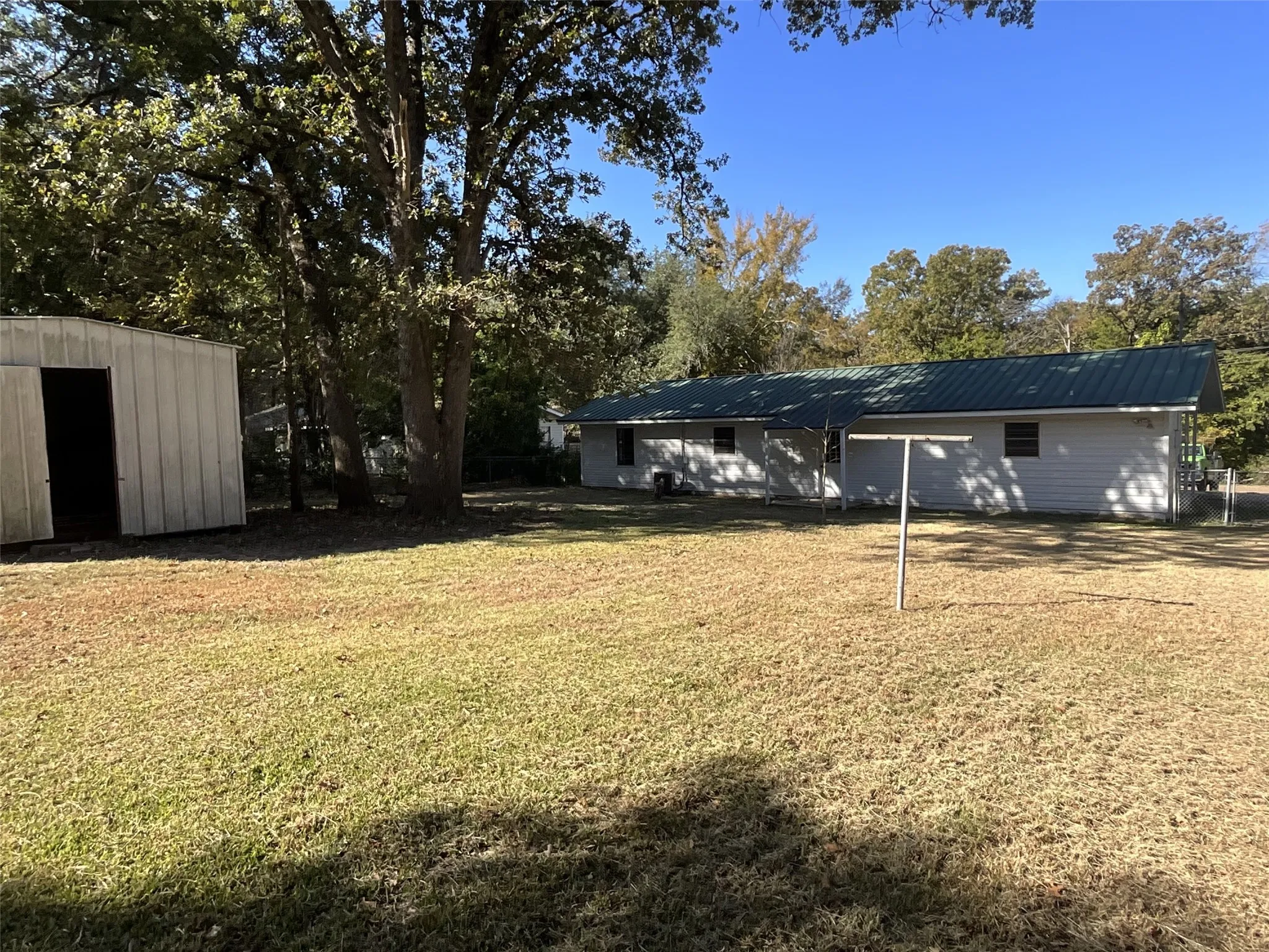 Single Family Residence For Rent in Van Zandt County , 1130 Clay Street, Canton, Texas 75103, 3 Bedroom, 1 Bathroom, Garage spaces, 1,096 Sqft, built in 1967, mls#21397446, Real Estate Agent in Canton, Homes For Rent in Van Zandt county, Homes For Rent in Canton, Realtor in Canton Texas, Real Estate Brokerage Independent Realty Texas, Luminita Cordes Realtor