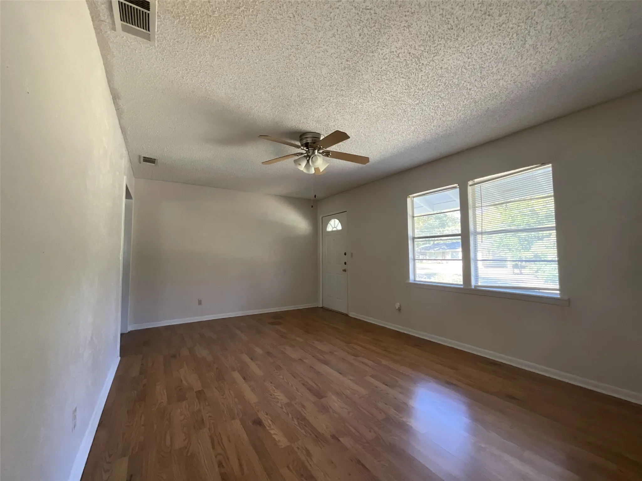 Single Family Residence For Rent in Van Zandt County , 1130 Clay Street, Canton, Texas 75103, 3 Bedroom, 1 Bathroom, Garage spaces, 1,096 Sqft, built in 1967, mls#21397446, Real Estate Agent in Canton, Homes For Rent in Van Zandt county, Homes For Rent in Canton, Realtor in Canton Texas, Real Estate Brokerage Independent Realty Texas, Luminita Cordes Realtor