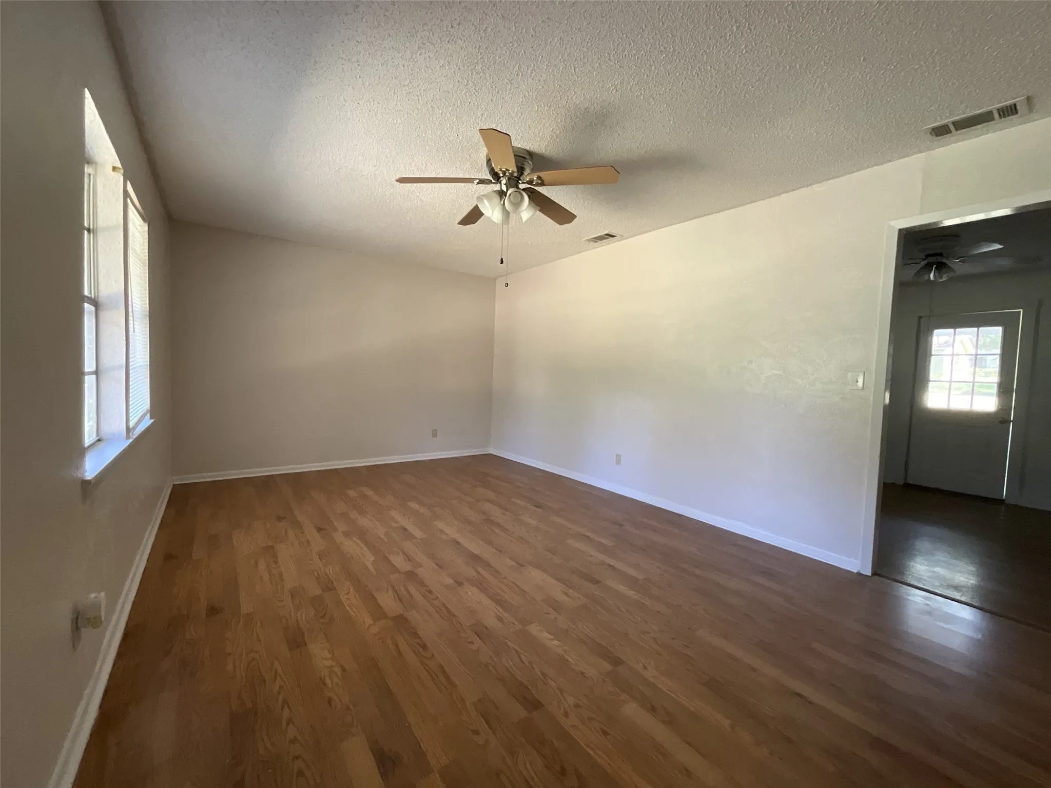 Single Family Residence For Rent in Van Zandt County , 1130 Clay Street, Canton, Texas 75103, 3 Bedroom, 1 Bathroom, Garage spaces, 1,096 Sqft, built in 1967, mls#21397446, Real Estate Agent in Canton, Homes For Rent in Van Zandt county, Homes For Rent in Canton, Realtor in Canton Texas, Real Estate Brokerage Independent Realty Texas, Luminita Cordes Realtor