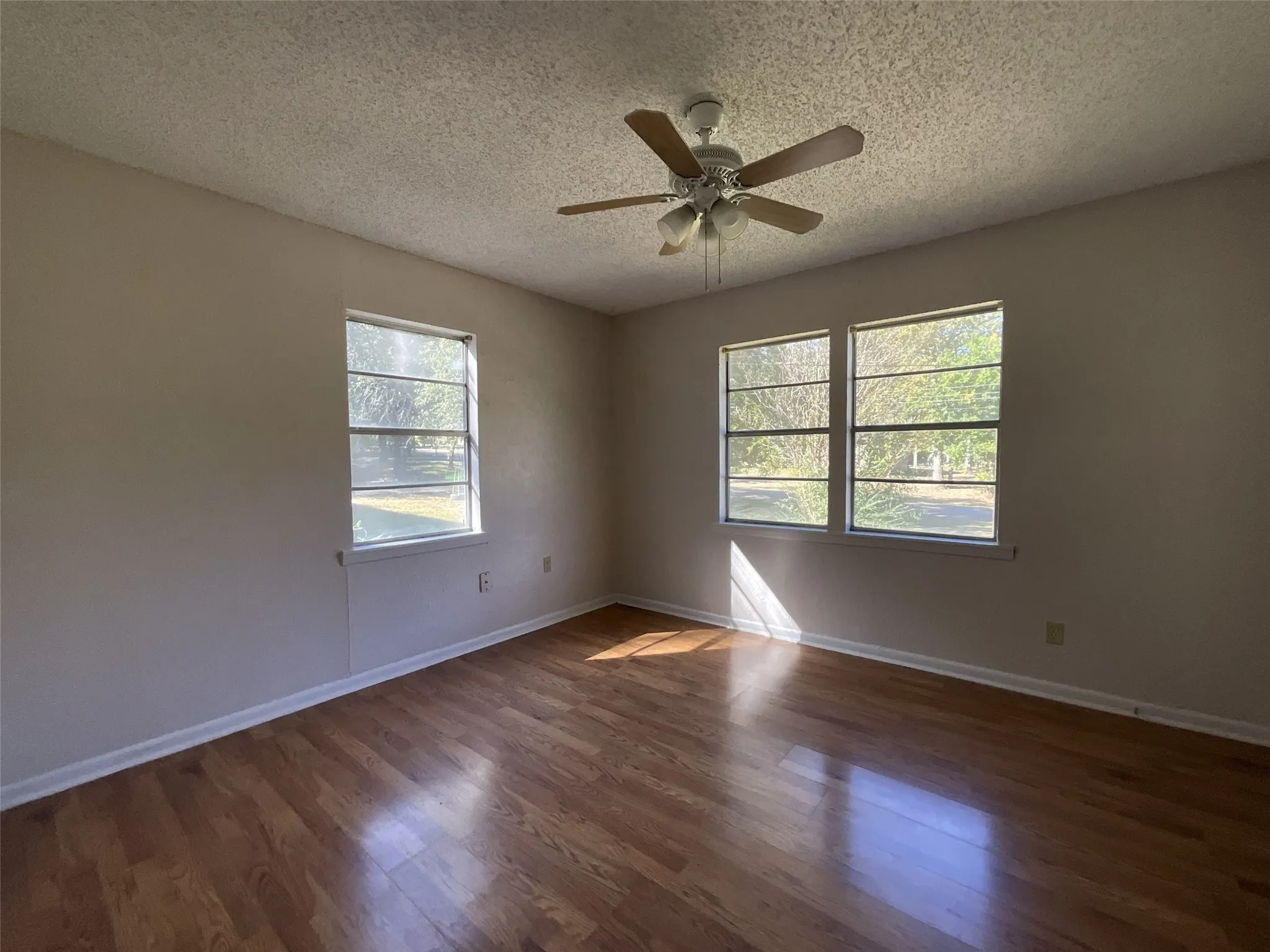 Single Family Residence For Rent in Van Zandt County , 1130 Clay Street, Canton, Texas 75103, 3 Bedroom, 1 Bathroom, Garage spaces, 1,096 Sqft, built in 1967, mls#21397446, Real Estate Agent in Canton, Homes For Rent in Van Zandt county, Homes For Rent in Canton, Realtor in Canton Texas, Real Estate Brokerage Independent Realty Texas, Luminita Cordes Realtor