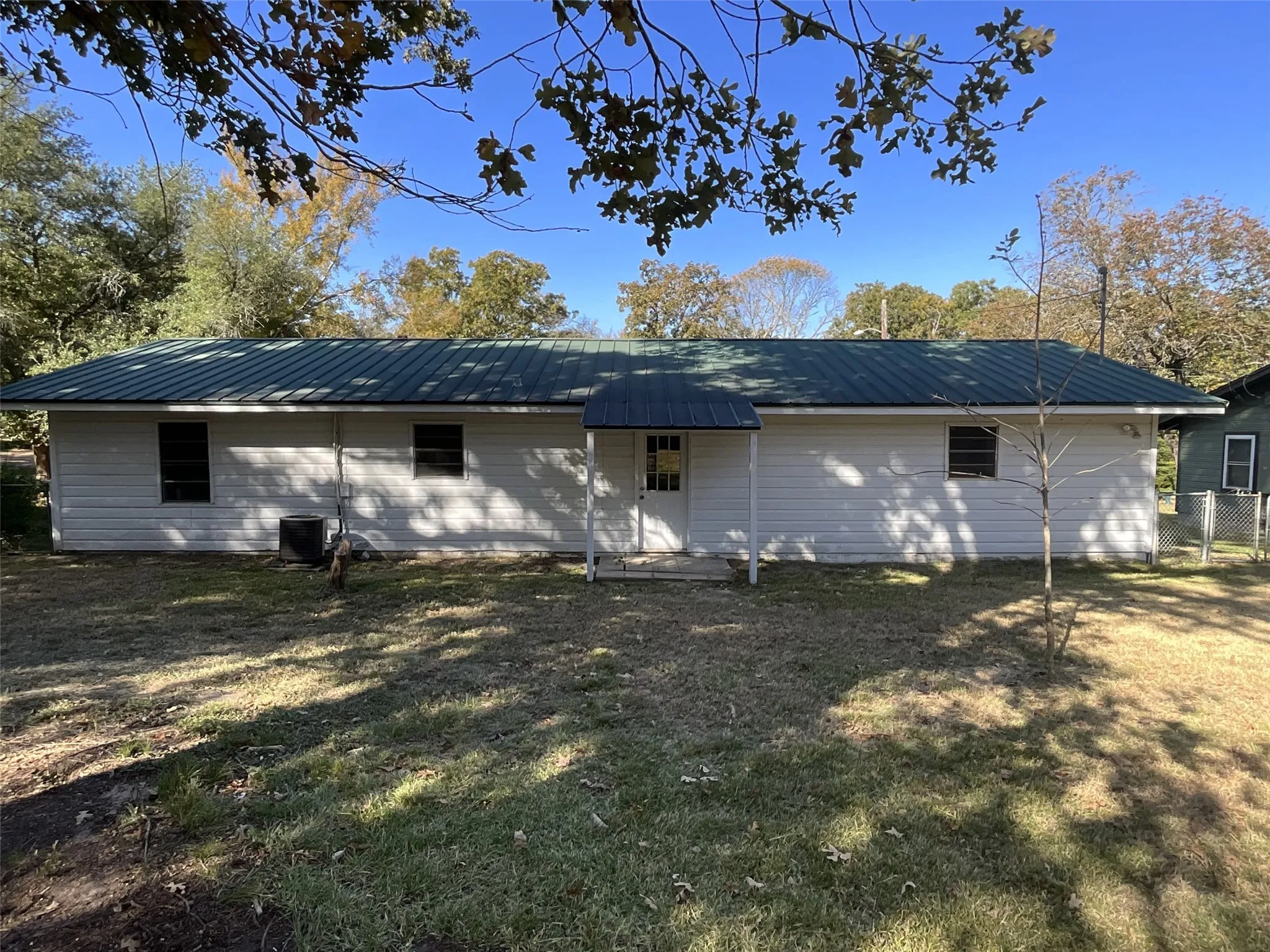 Single Family Residence For Rent in Van Zandt County , 1130 Clay Street, Canton, Texas 75103, 3 Bedroom, 1 Bathroom, Garage spaces, 1,096 Sqft, built in 1967, mls#21397446, Real Estate Agent in Canton, Homes For Rent in Van Zandt county, Homes For Rent in Canton, Realtor in Canton Texas, Real Estate Brokerage Independent Realty Texas, Luminita Cordes Realtor