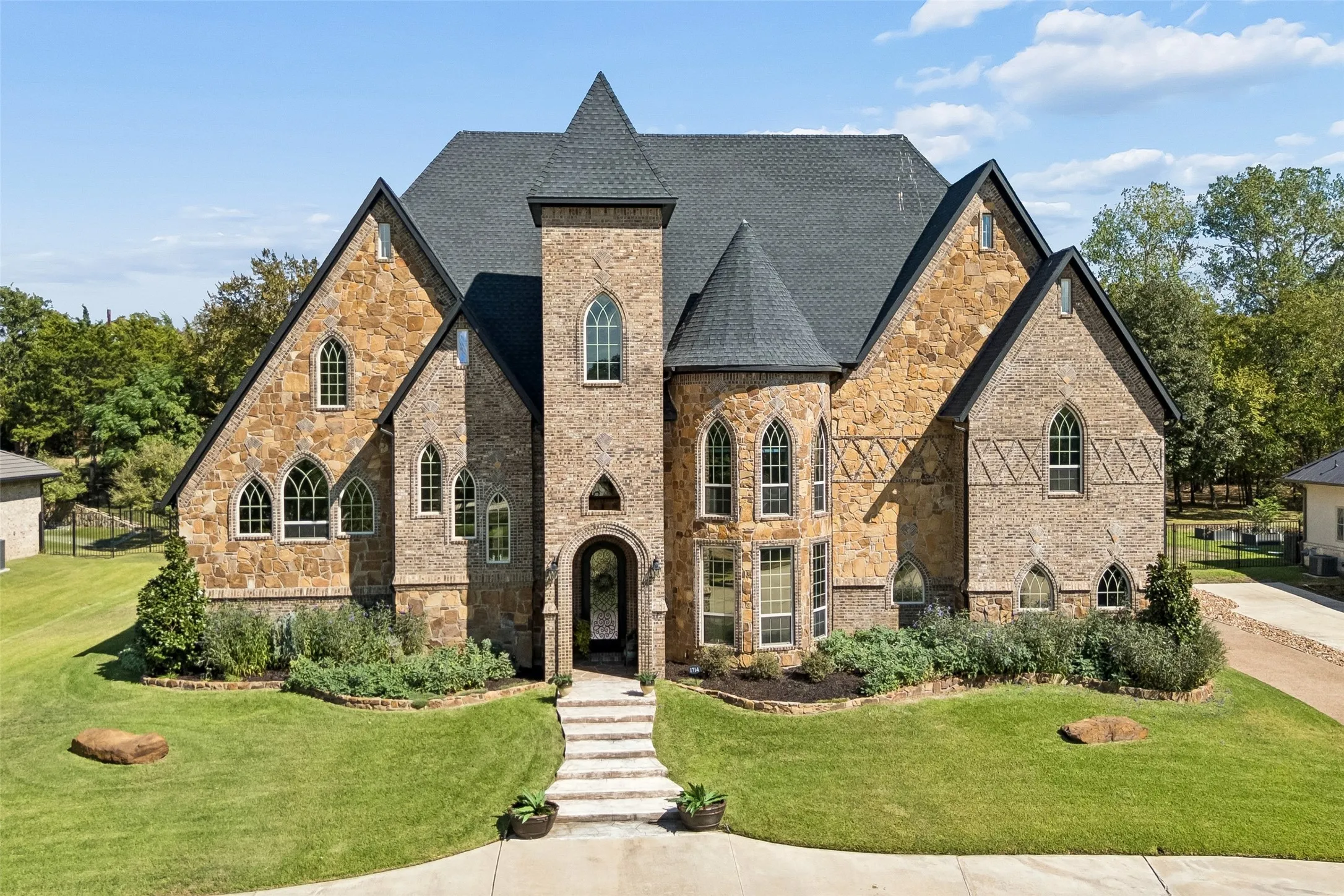 Single Family Residence For Sale in Tarrant County , 1714 Maranatha Way, Southlake, Texas 76092, 5 Bedroom, 7 Bathroom, 4 Garage spaces, 7,008 Sqft, built in 2007, mls#21385634, Real Estate Agent in Southlake, Homes For Sale in Tarrant county, Homes For Sale in Southlake, Realtor in Southlake Texas, Real Estate Brokerage Independent Realty Texas, Luminita Cordes Realtor